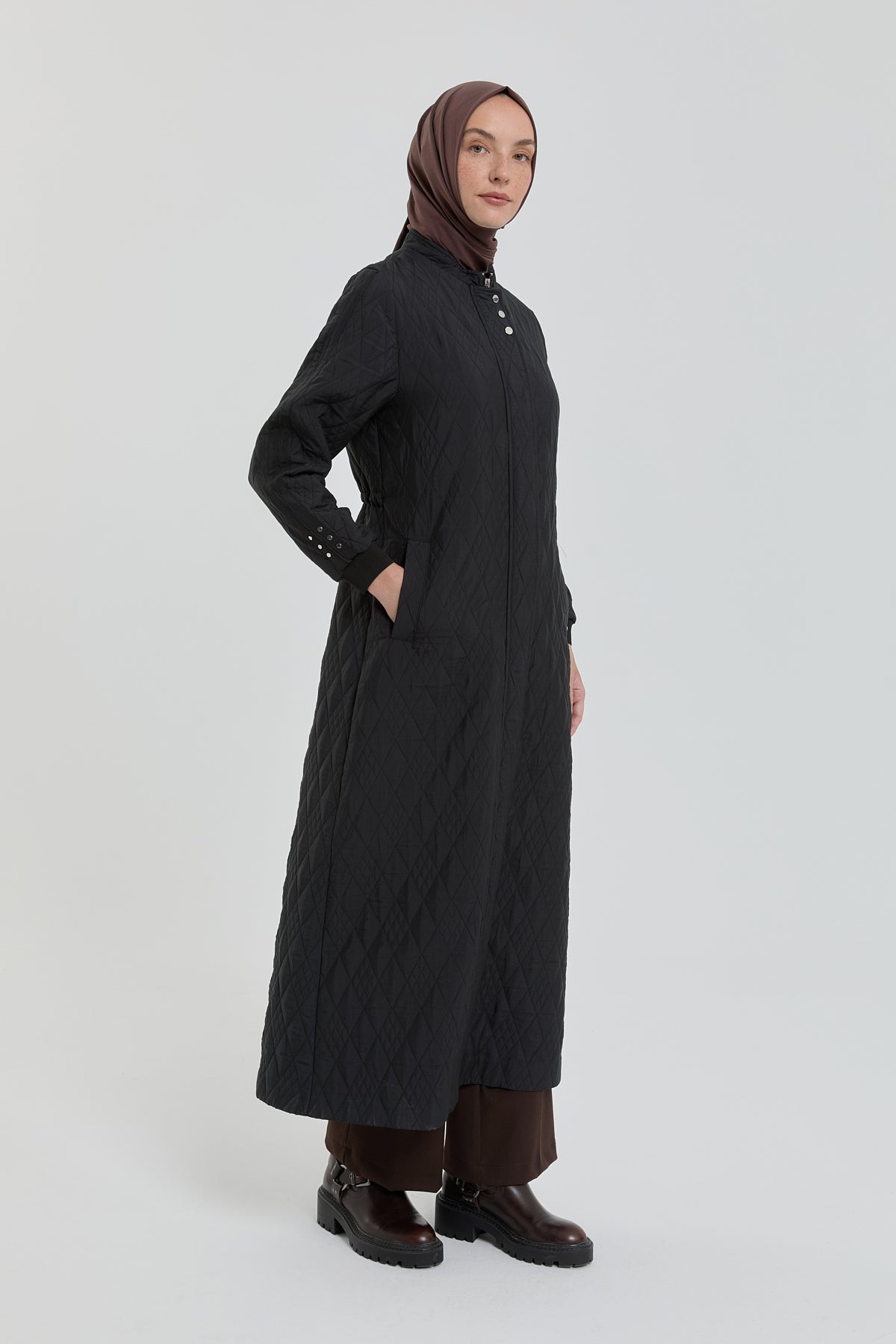 buyuk-beden-ince-kapitone-pardesu-siyah-257080.jpg