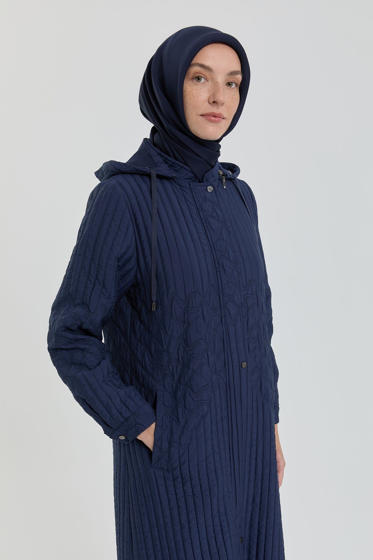 buyuk-beden-ince-kapitone-seyyar-kapsonlu-pardesu-lacivert-257036.jpg