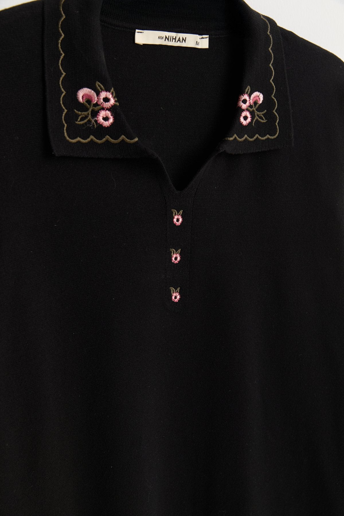 buyuk-beden-nakisli-polo-yaka-viskon-kazak-siyah-260678.jpg