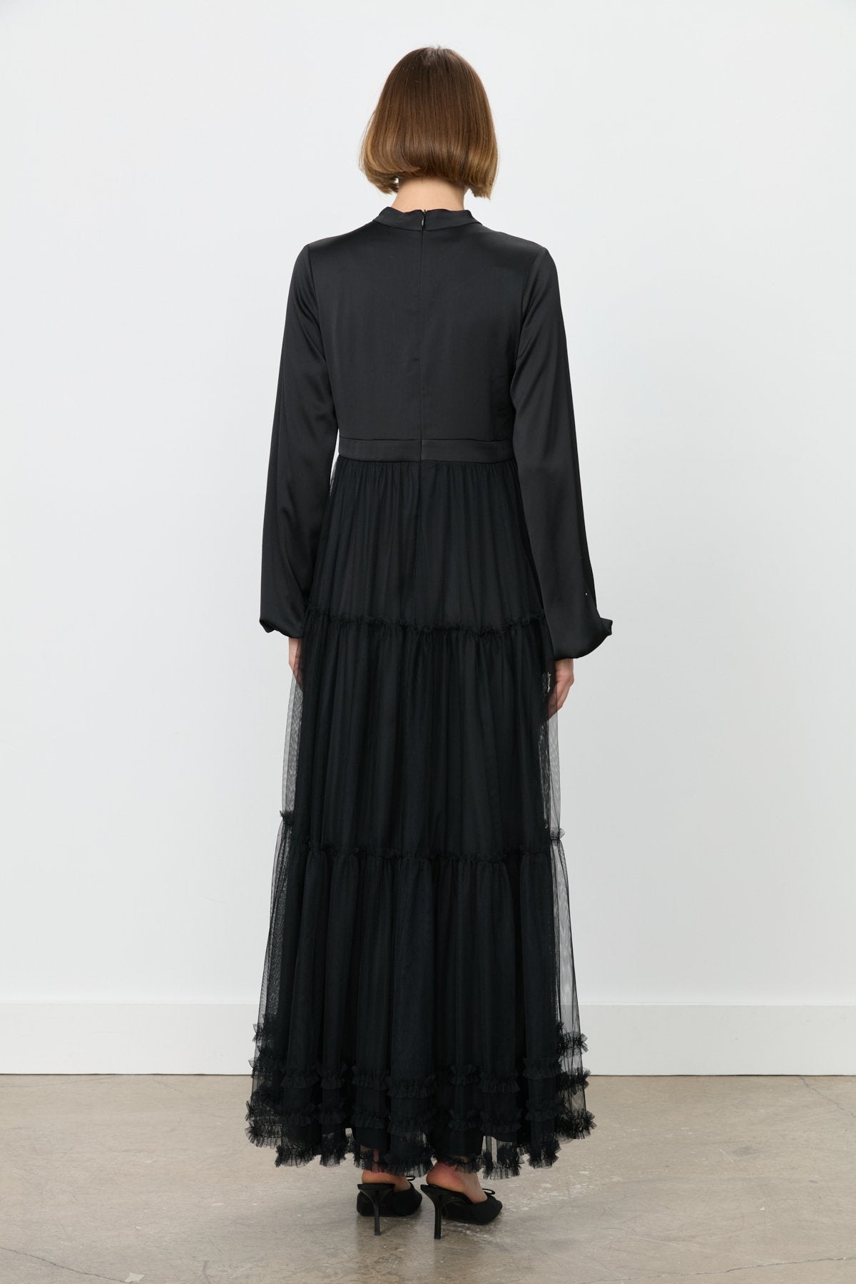 Büzgü Detaylı Tül Elbise - Siyah