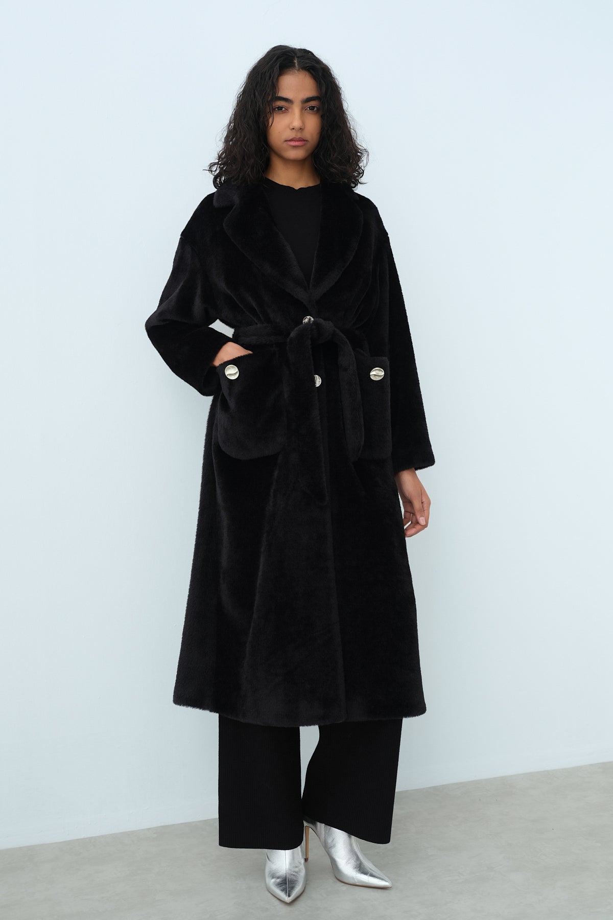 cep-detayli-angora-kaban-siyah-243160.jpg