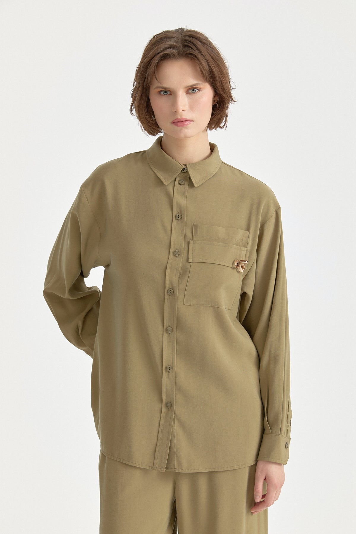 cep-detayli-lyocell-pantolon-tunik-takim-haki-263052.jpg