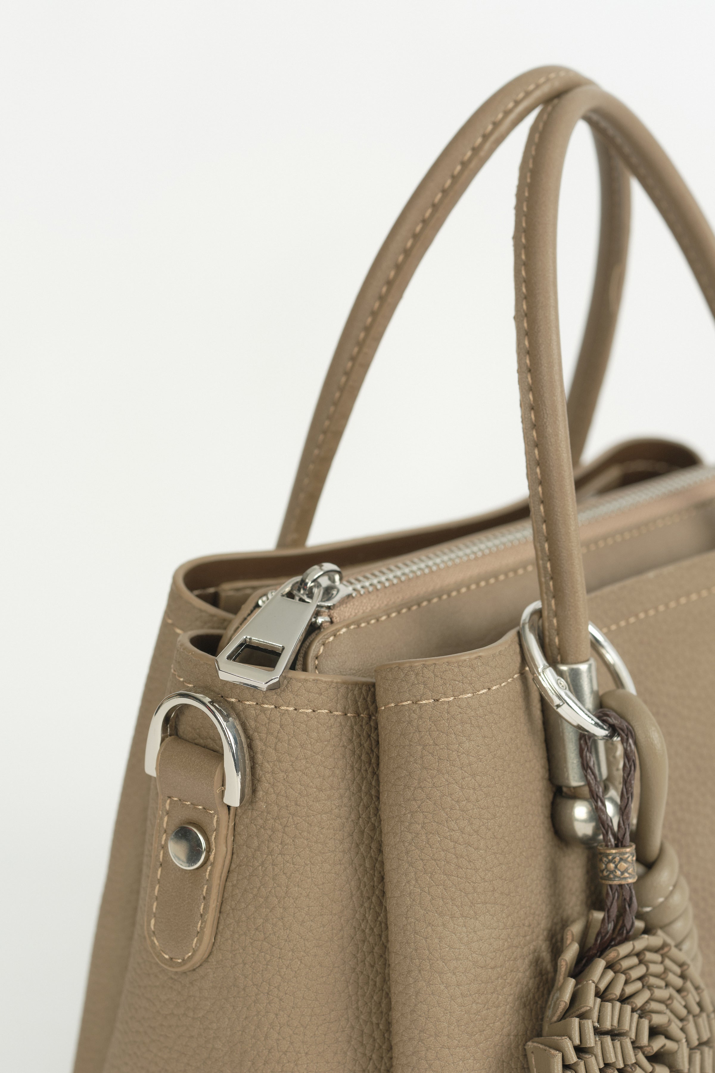 Charm Detaylı Tote Çanta - Vizon
