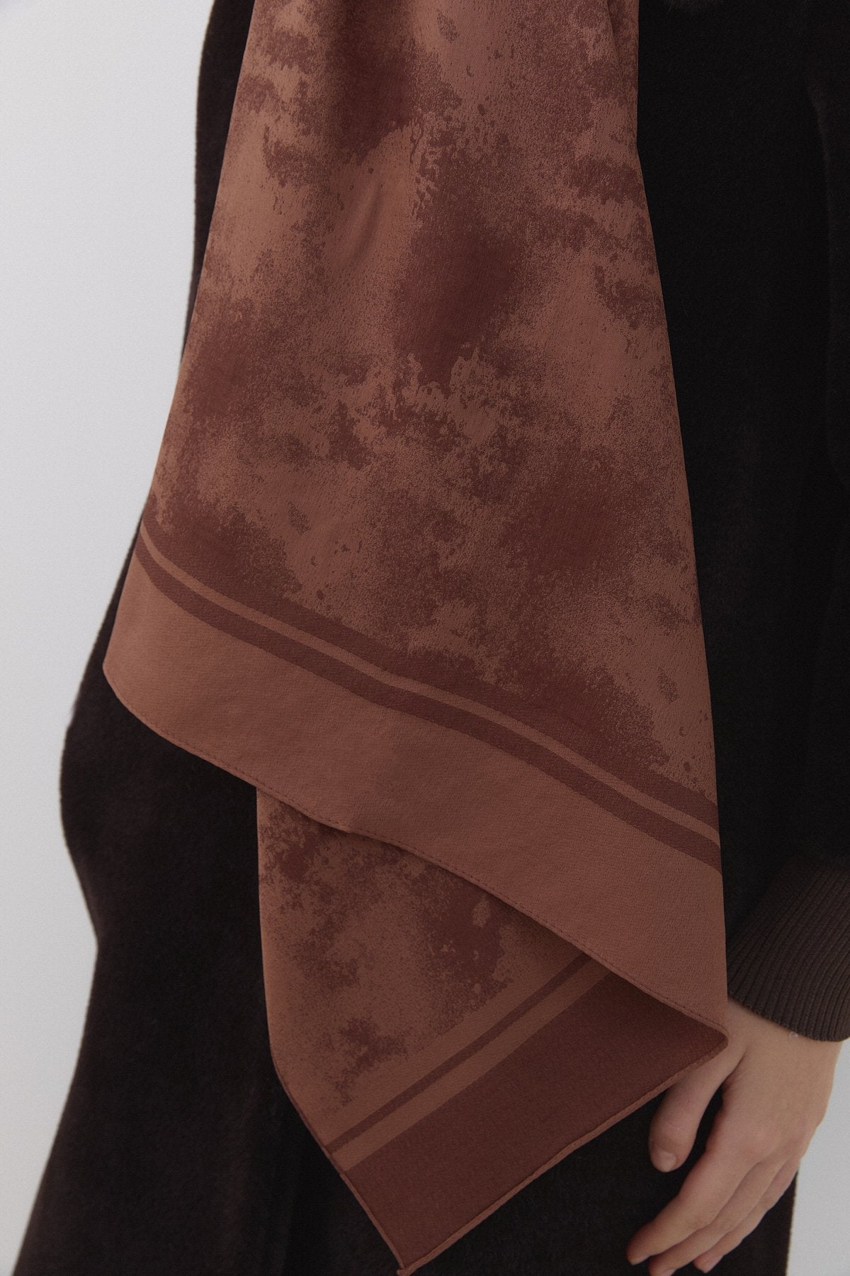 Wave Pattern Naia Cotton Scarf - Coffee