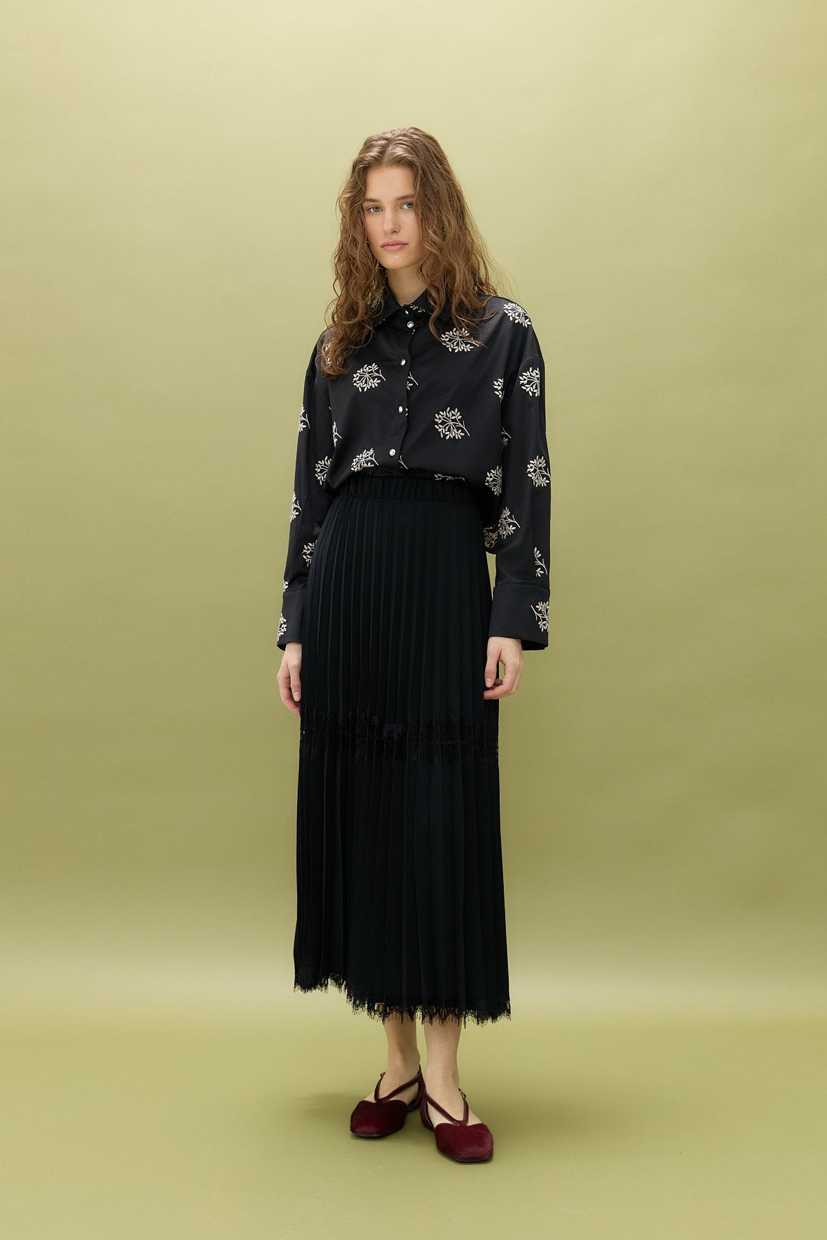 Lace Detail Pleated Skirt - Black