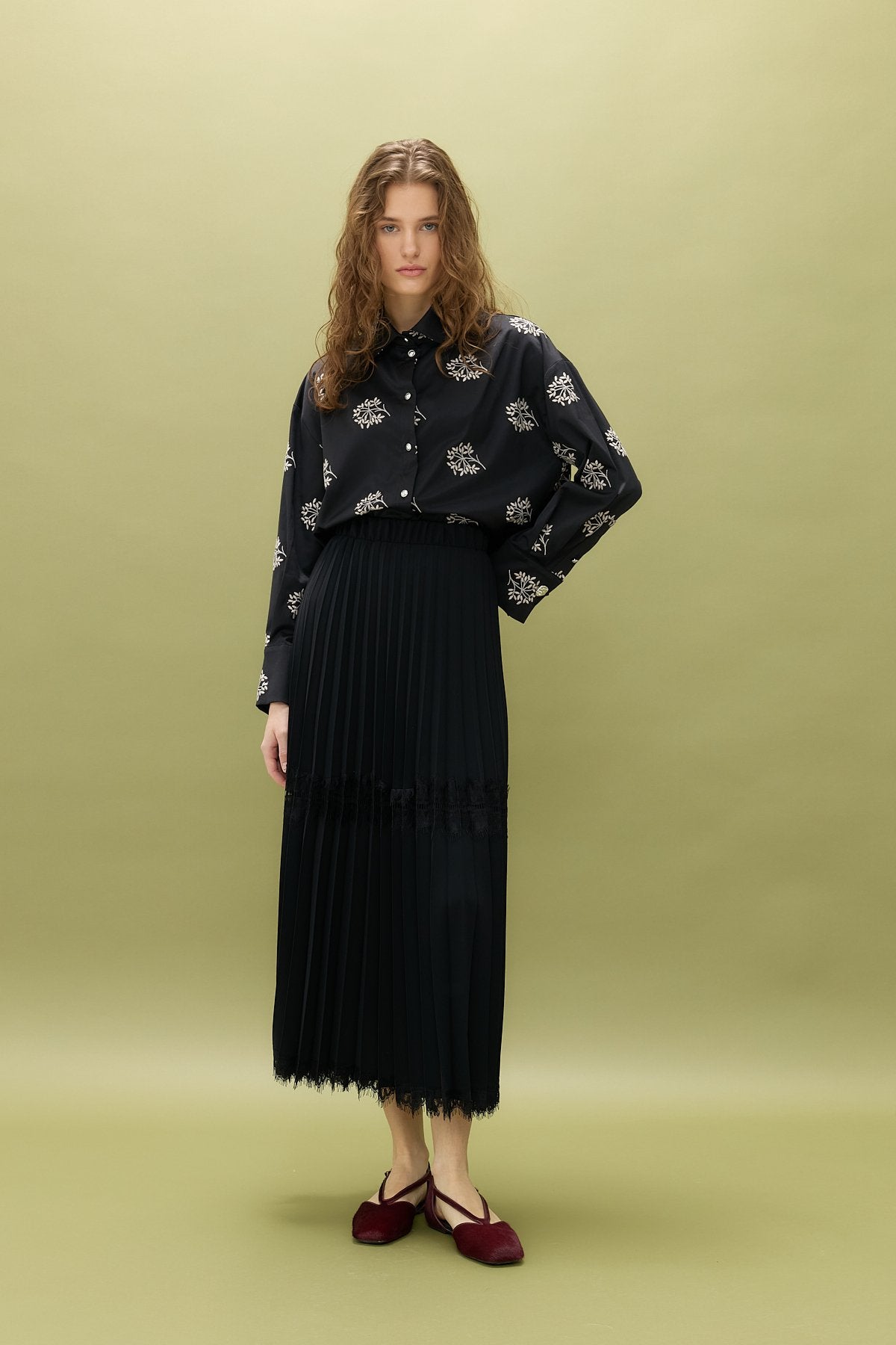 Lace Detail Pleated Skirt - Black