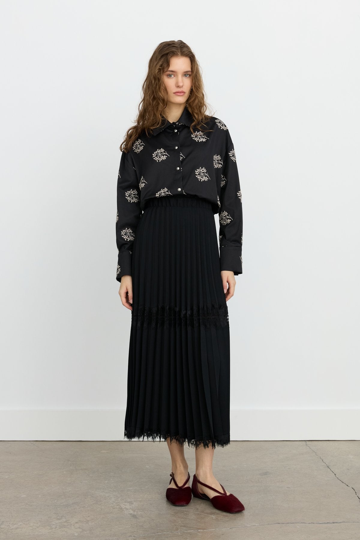 Lace Detail Pleated Skirt - Black