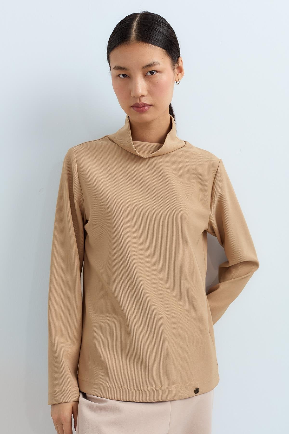 Dik Yaka Basic Örme Bluz - Camel