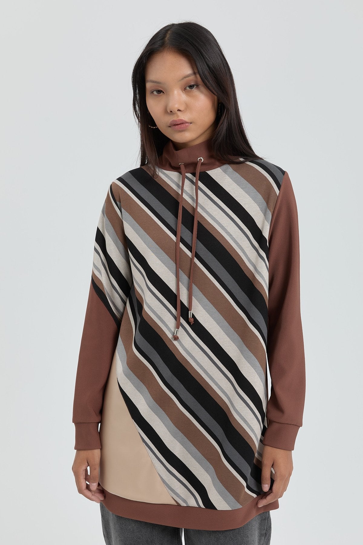 dik-yaka-desenli-sweat-kahve-255728.jpg