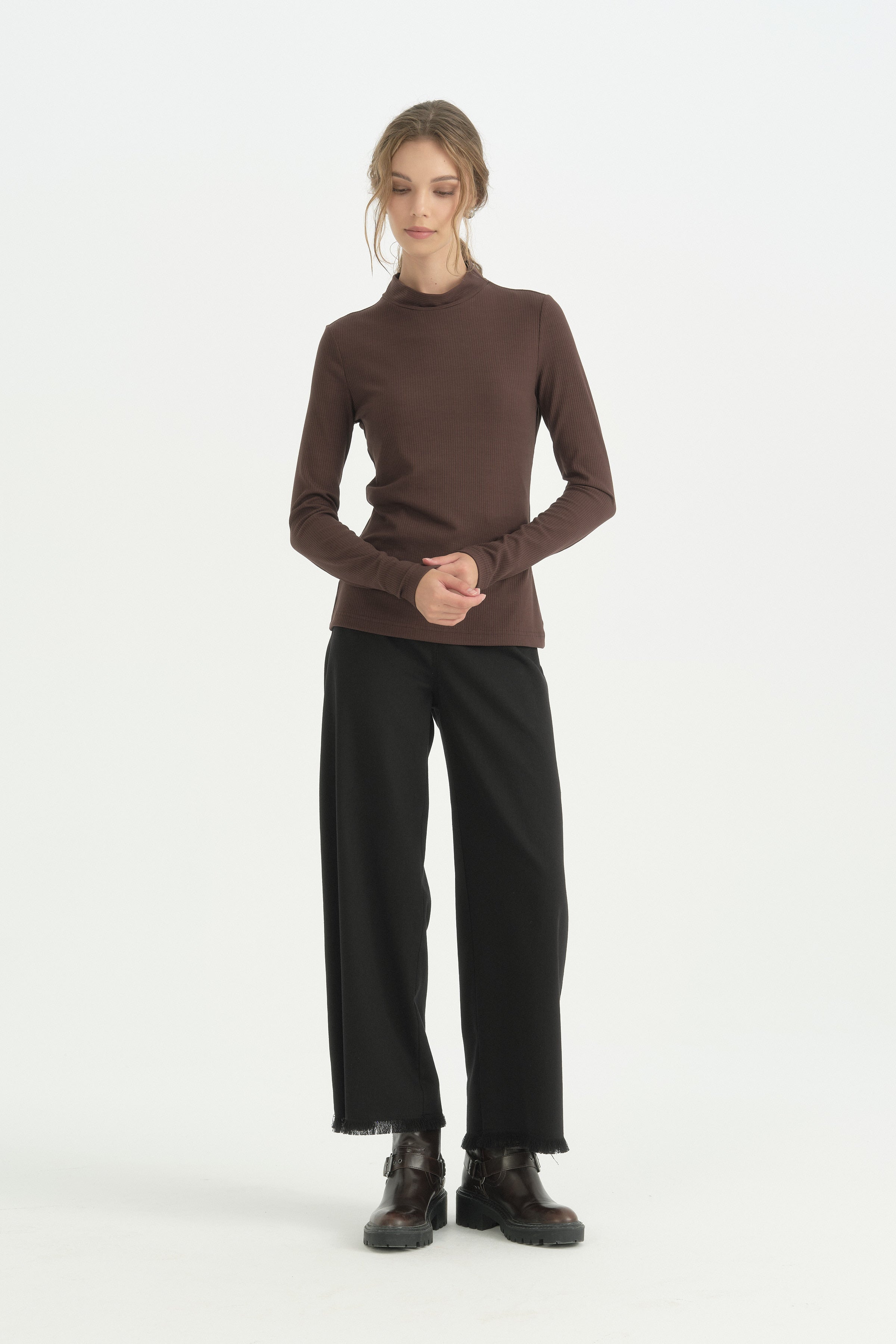 Dik Yaka Rahat Formlu Basic Bluz - Kahve