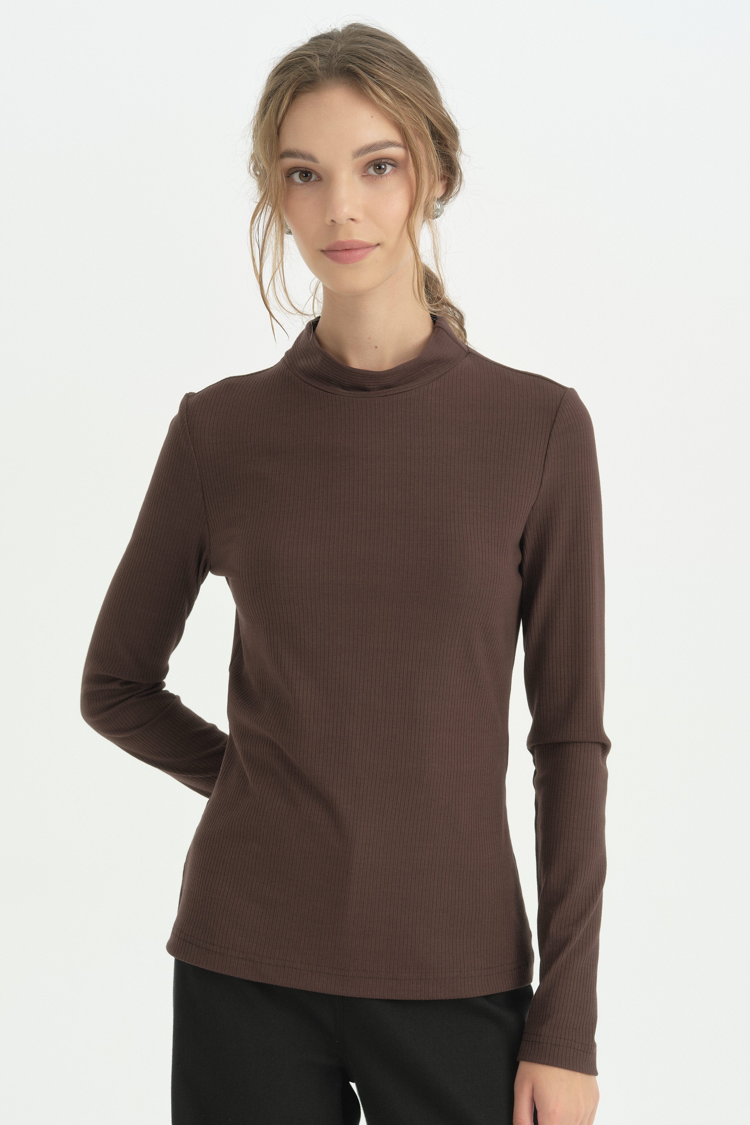 Dik Yaka Rahat Formlu Basic Bluz - Kahve