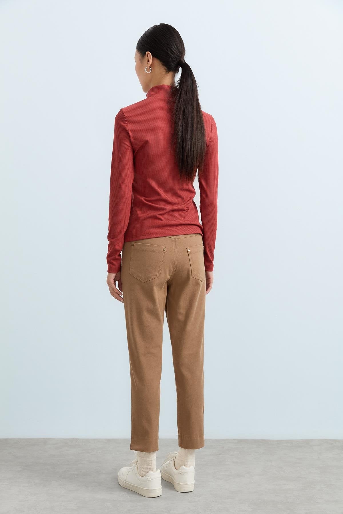Dynamic 5-Pocket Slim-Fit Gabardine Trousers - Mink