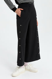 Düğme Detaylı Bol Paça Pantolon - Siyah
