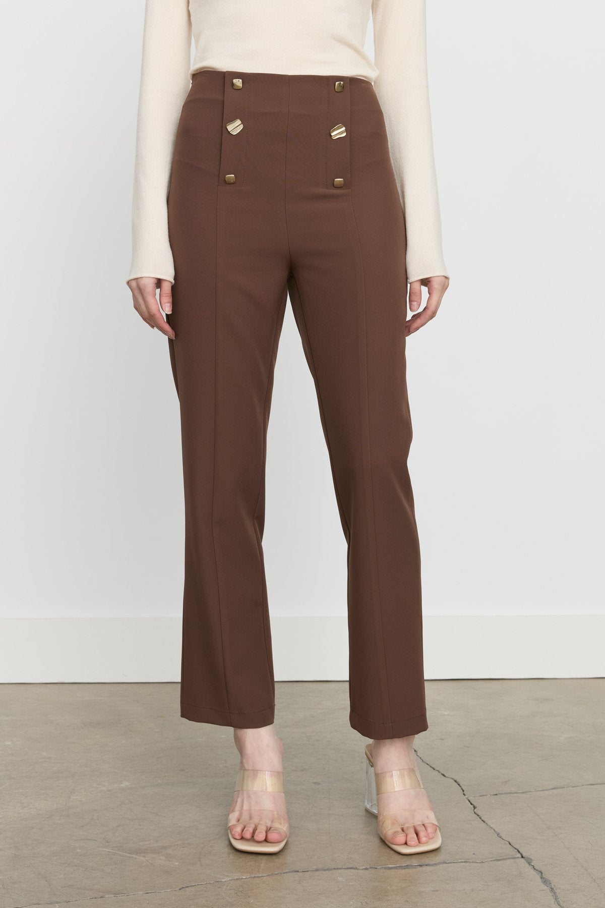 dugme-detayli-boru-paca-pantolon-kahve-244337.jpg