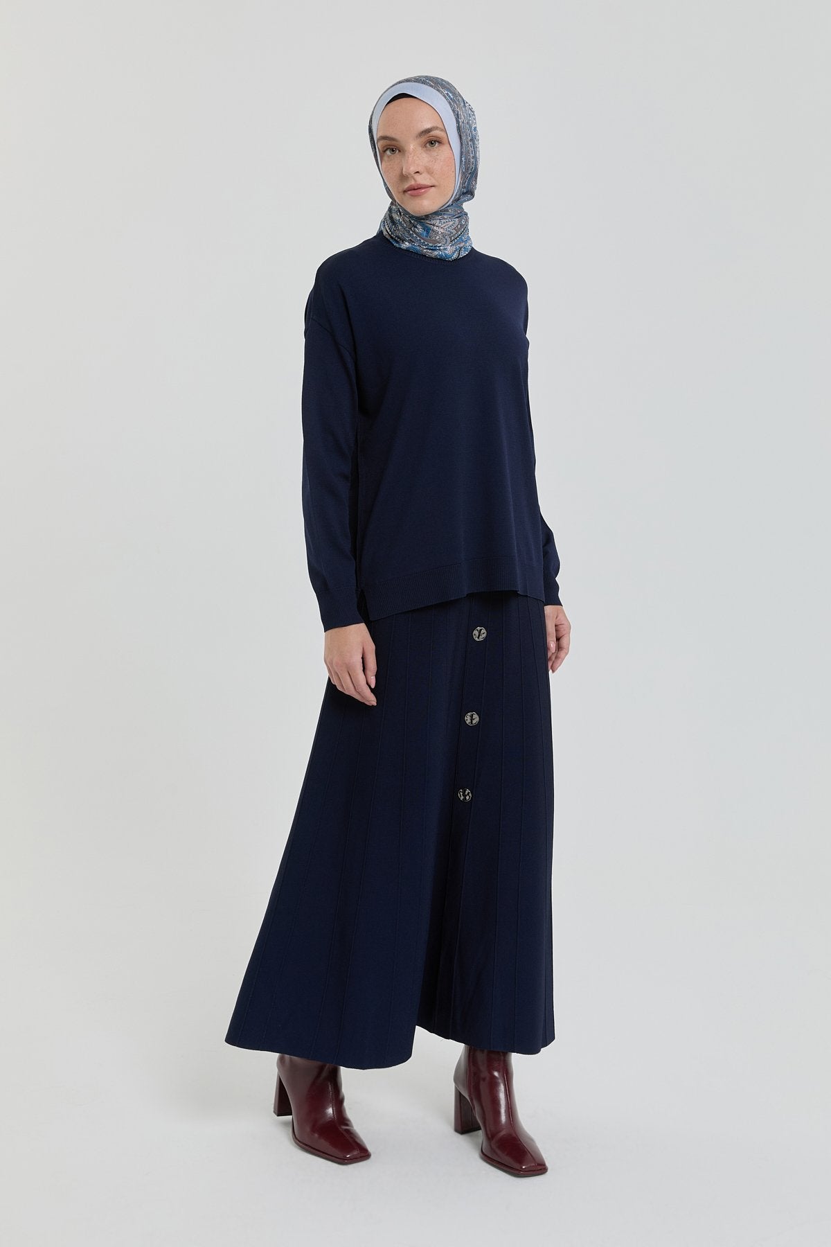 dugme-detayli-etek-bluz-rayon-takim-lacivert-256926.jpg