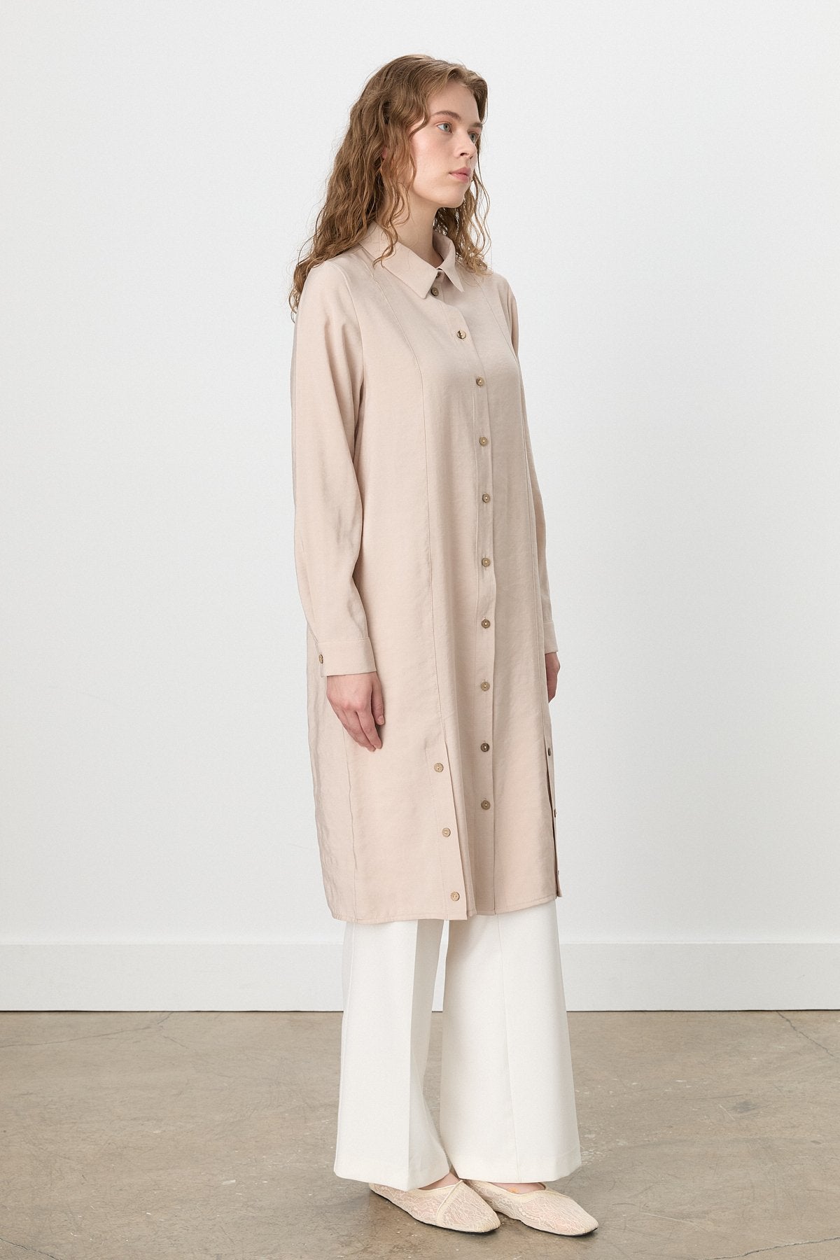 dugme-detayli-gomlek-yaka-modal-tunik-bej-253090.jpg