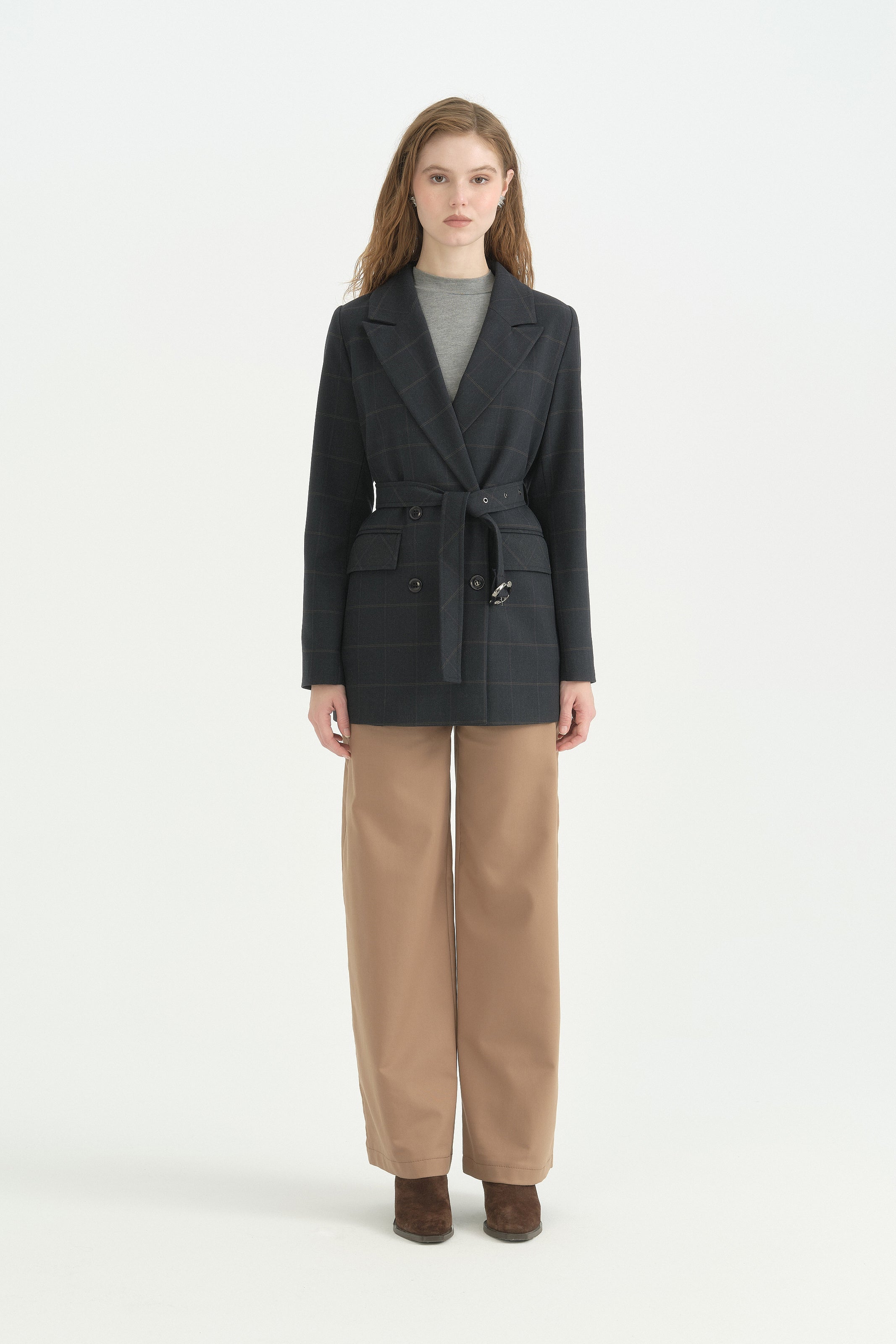 ekose-kumas-aksesuar-detayli-hafif-dar-blazer-ceket-lacivert-276166.jpg