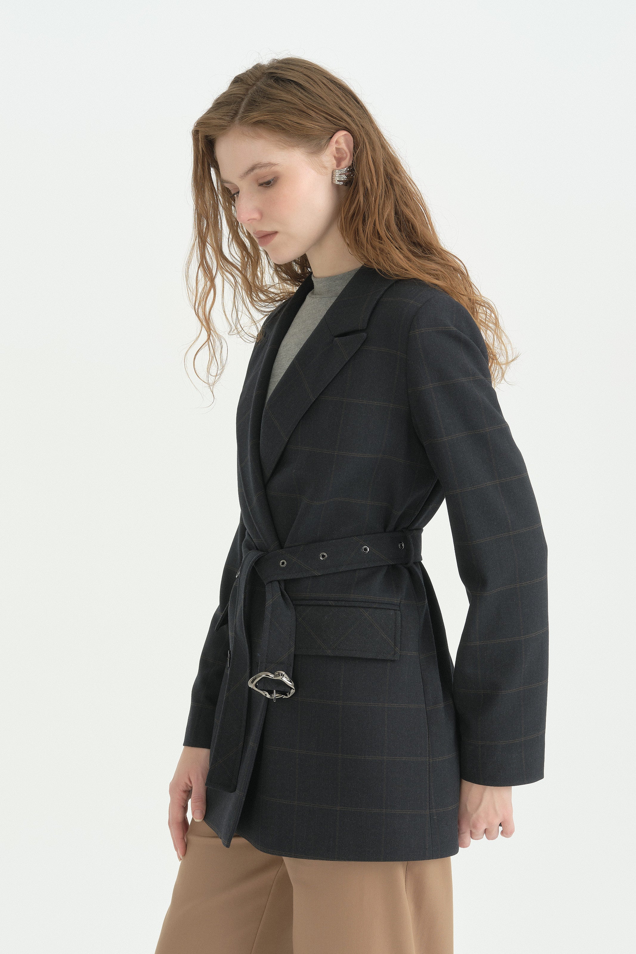 ekose-kumas-aksesuar-detayli-hafif-dar-blazer-ceket-lacivert-276167.jpg