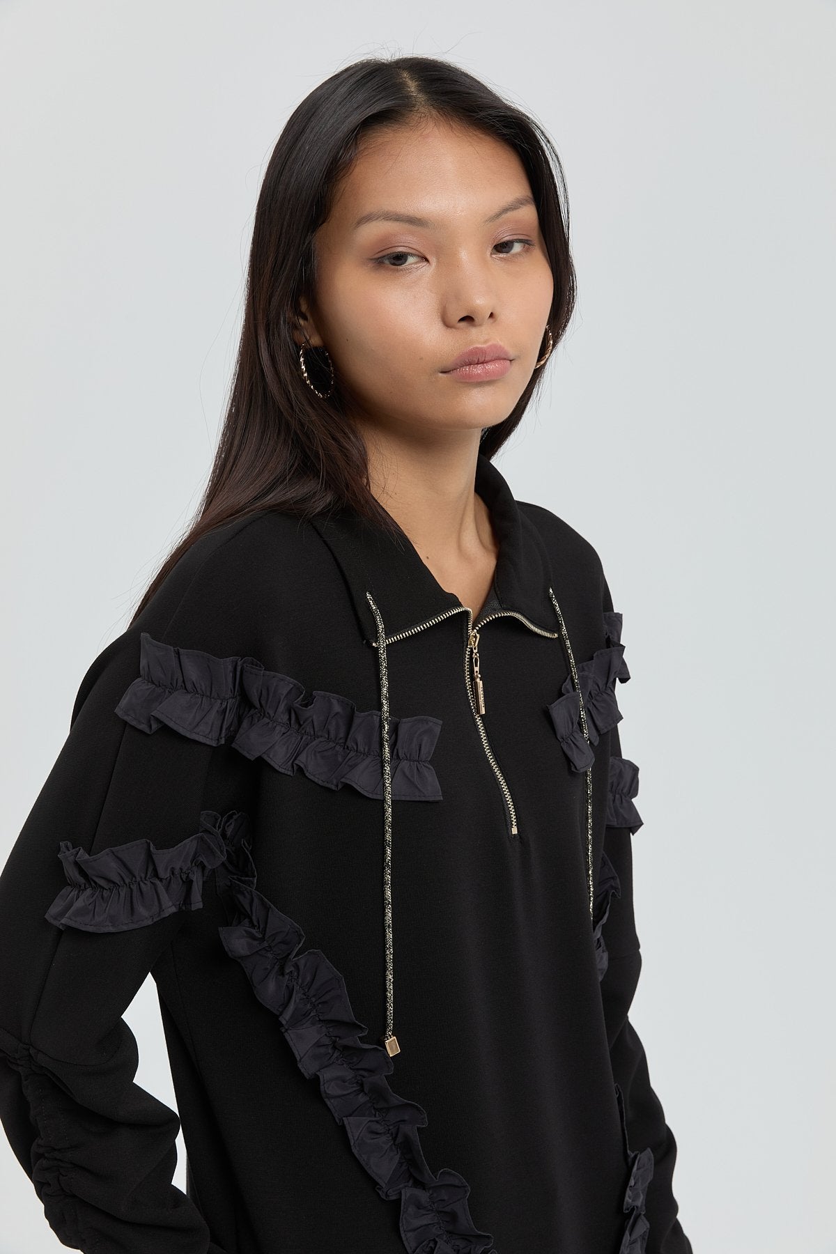 firfir-detayli-sweat-siyah-254718.jpg