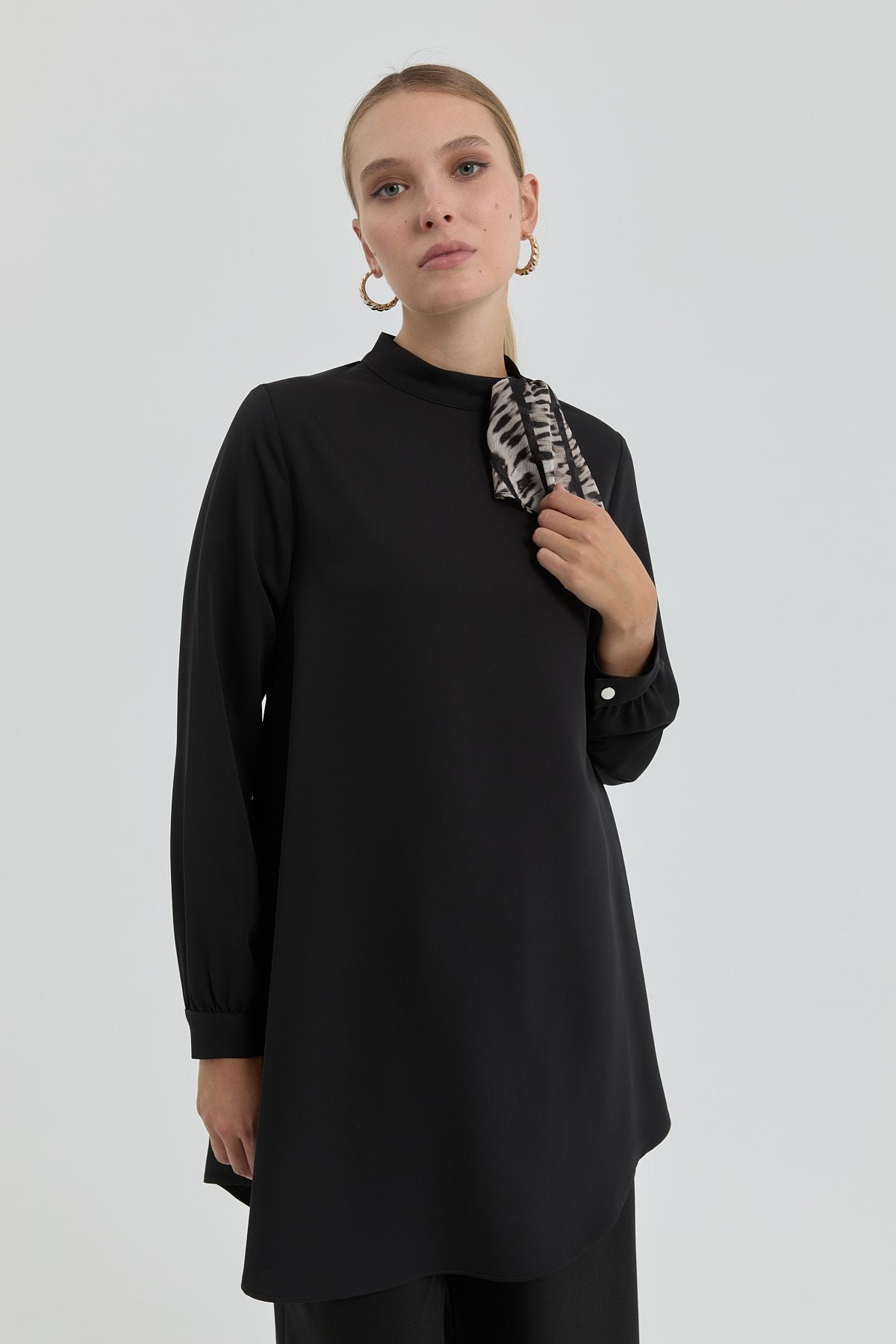 Fular Detaylı Asimetrik Tunik - Siyah