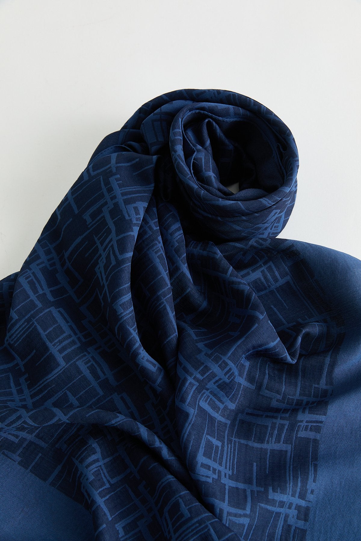 Geometric Pattern Jacquard Scarf - Navy Blue