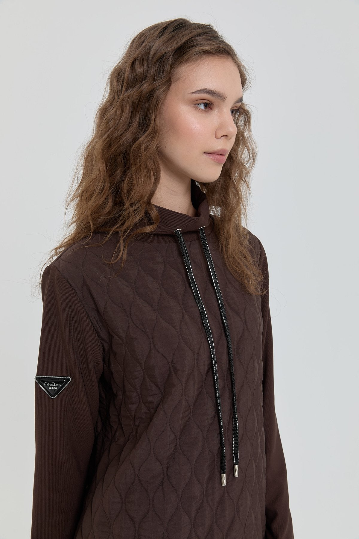 ince-kapitone-dik-yaka-tunik-kahve-256840.jpg