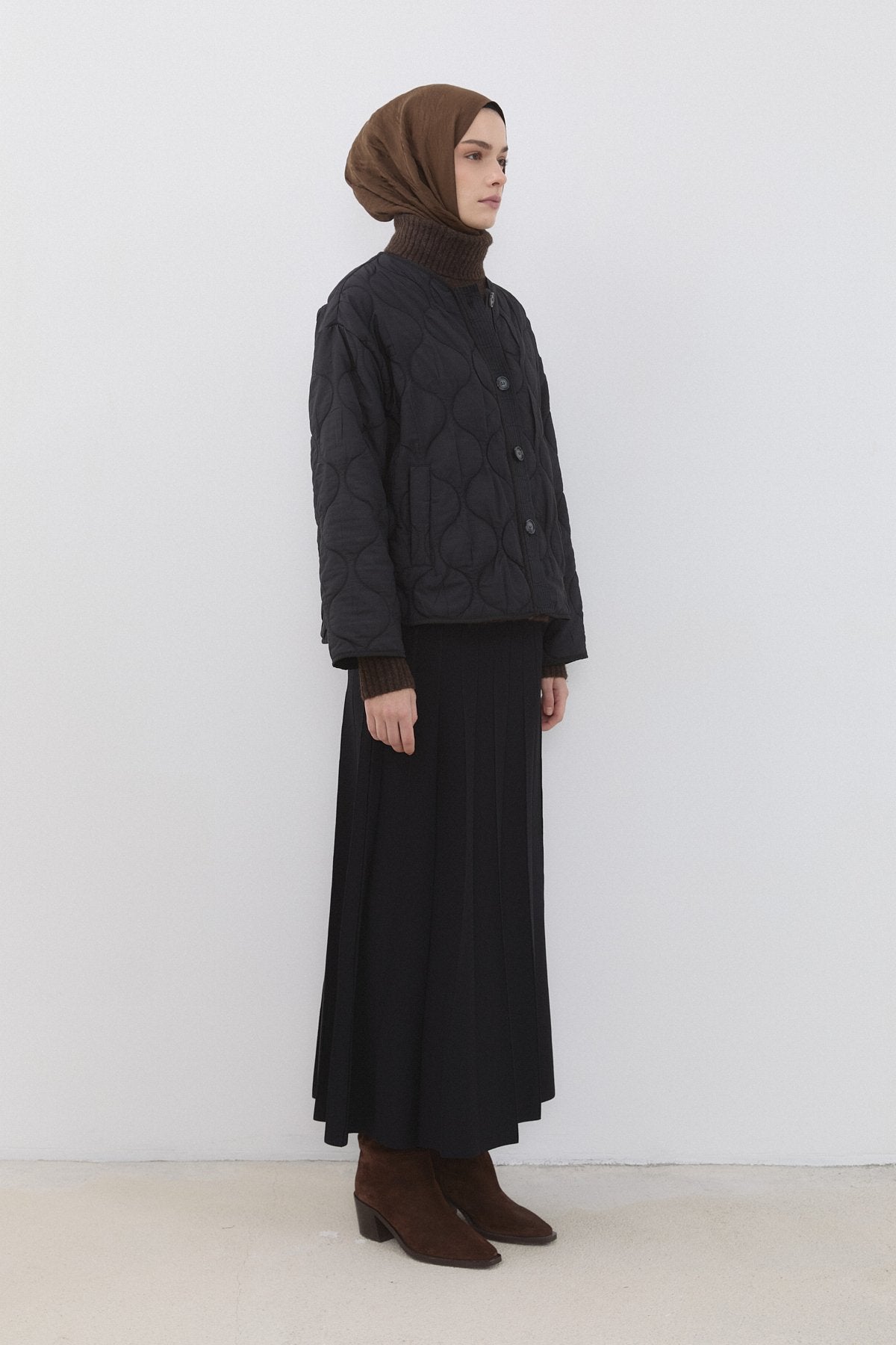 Thin Quilted Button-Down Short Jacket - Black
