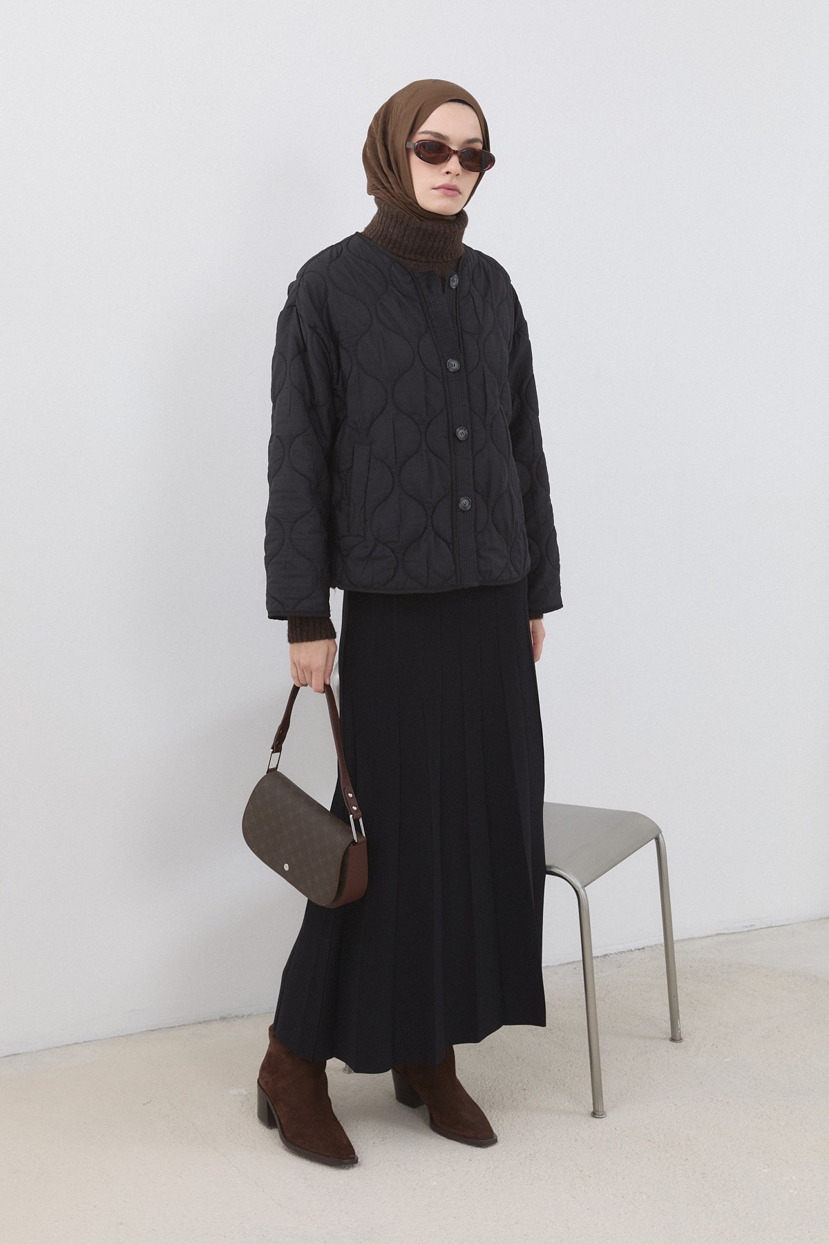 Thin Quilted Button-Down Short Jacket - Black
