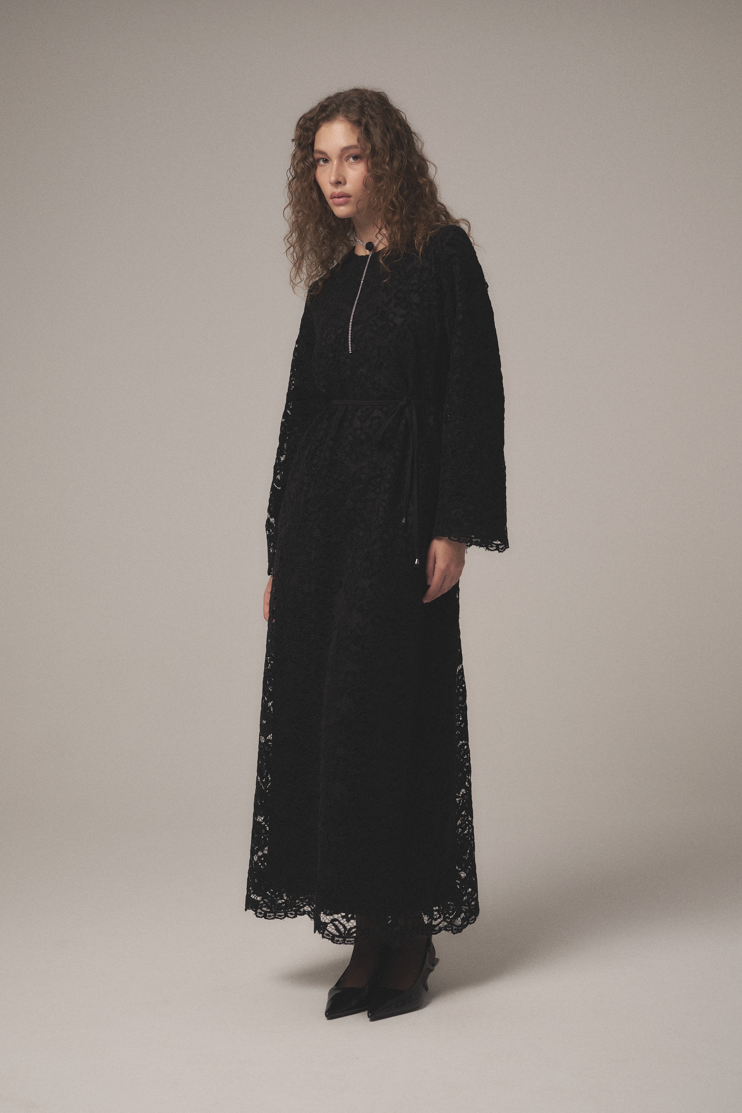 kadife-dantelli-elbise-siyah-275423.jpg