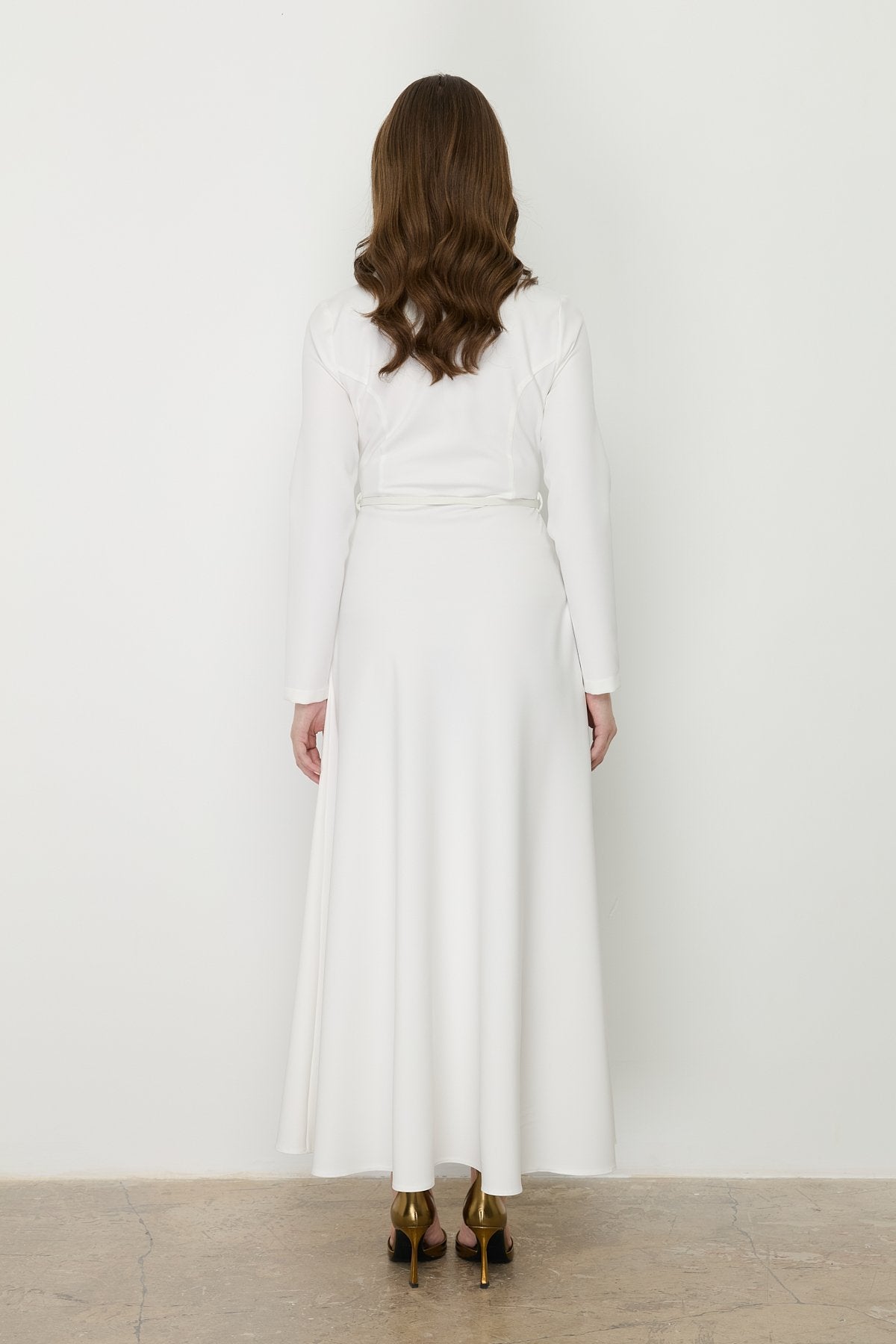 Elegant Dress with Belt and Button Details - Ecru