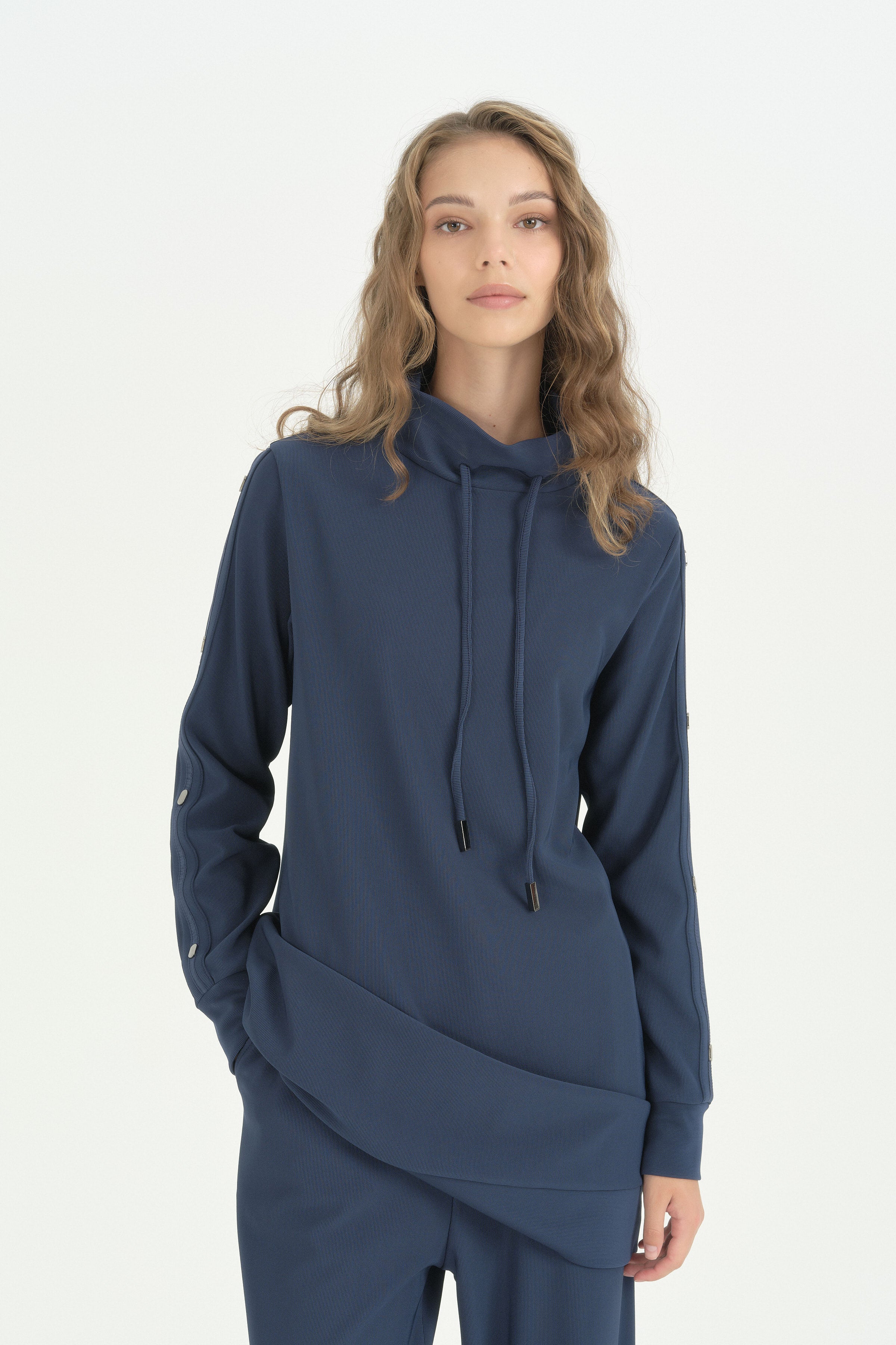 kol-detayli-rahat-pantolon-tunik-takim-lacivert-272639.jpg