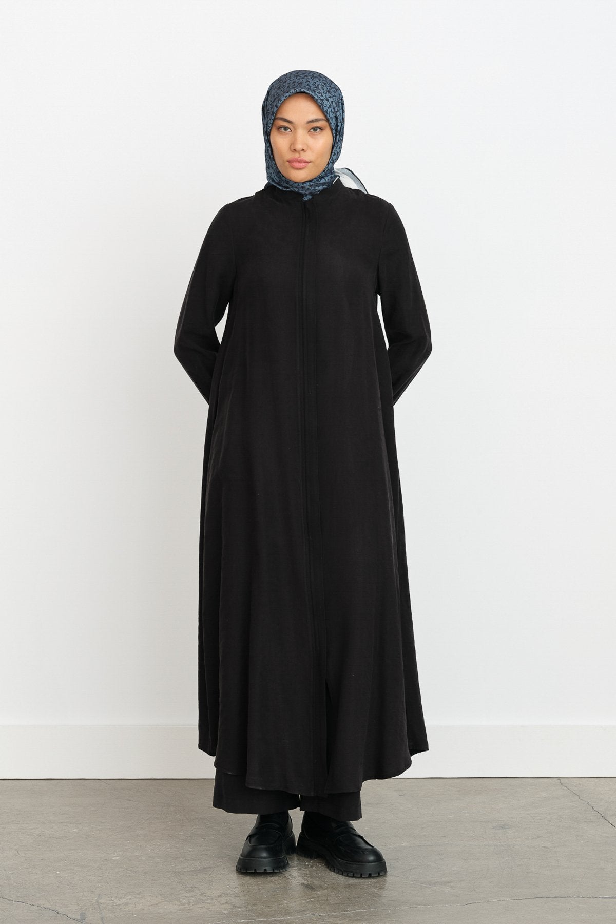 Elasticated Sleeve Tencel Abaya - Black