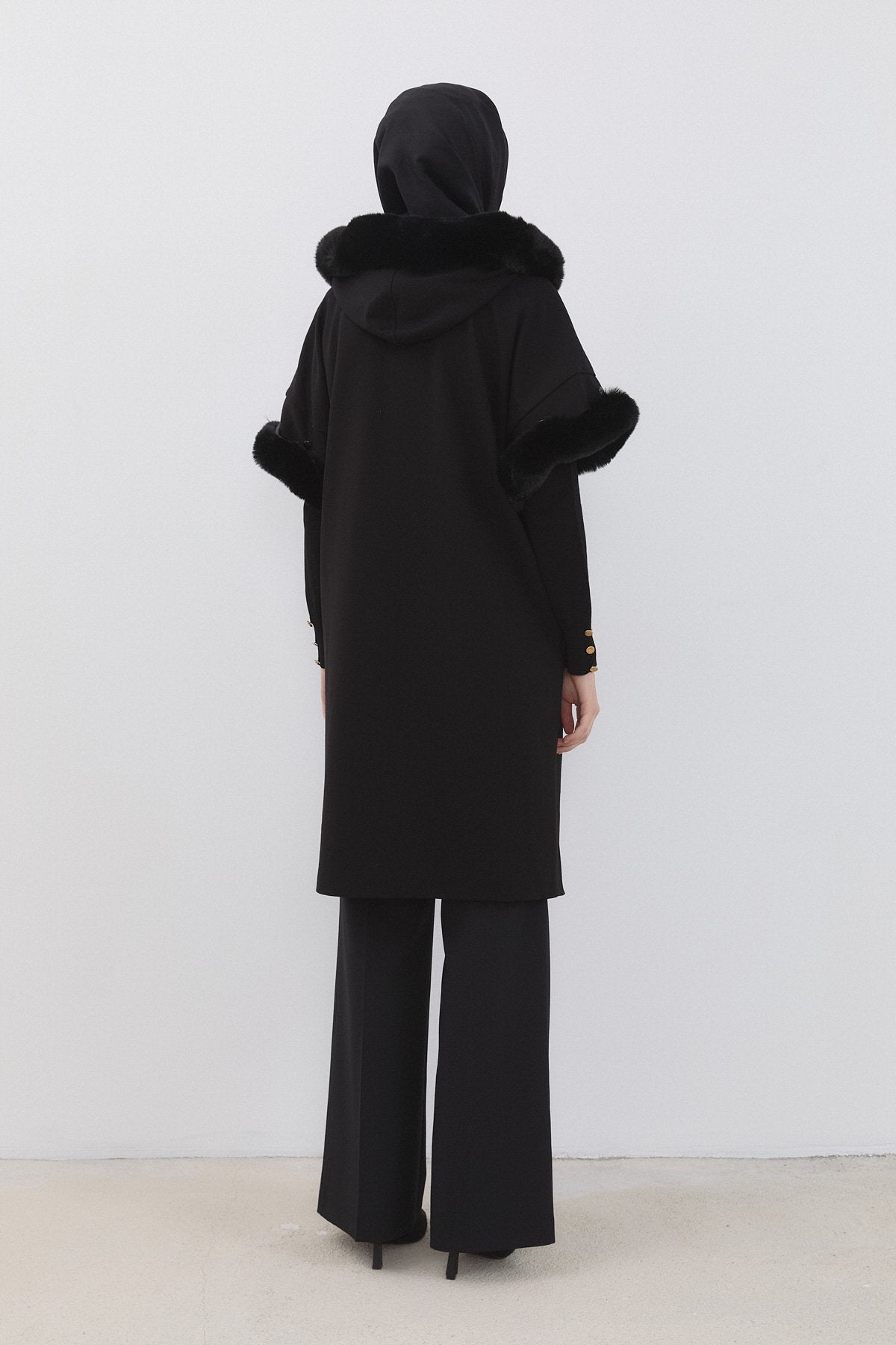 Fur-Detailed Vest - Black