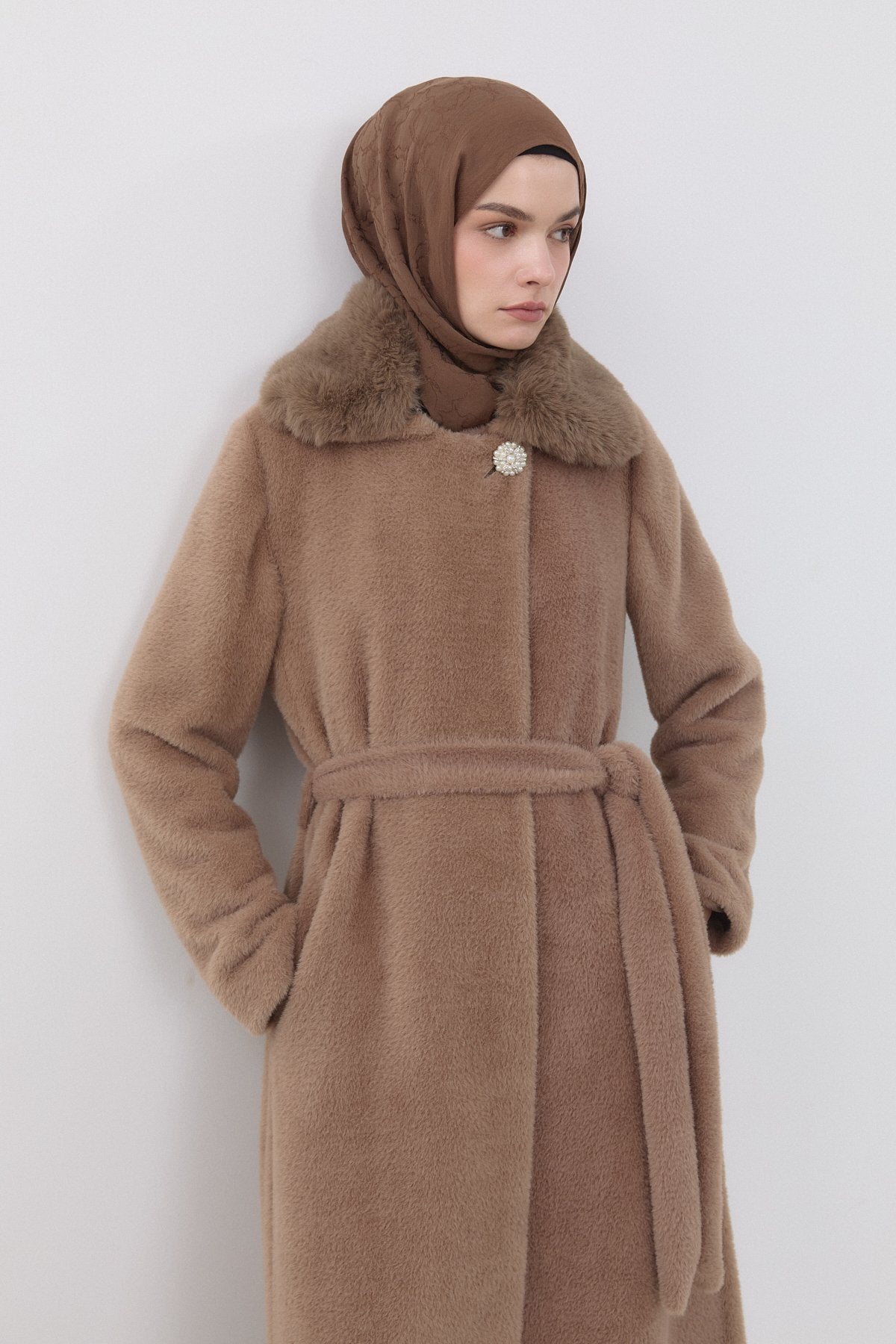 kurk-yakali-kusakli-angora-kaban-vizon-261335.jpg