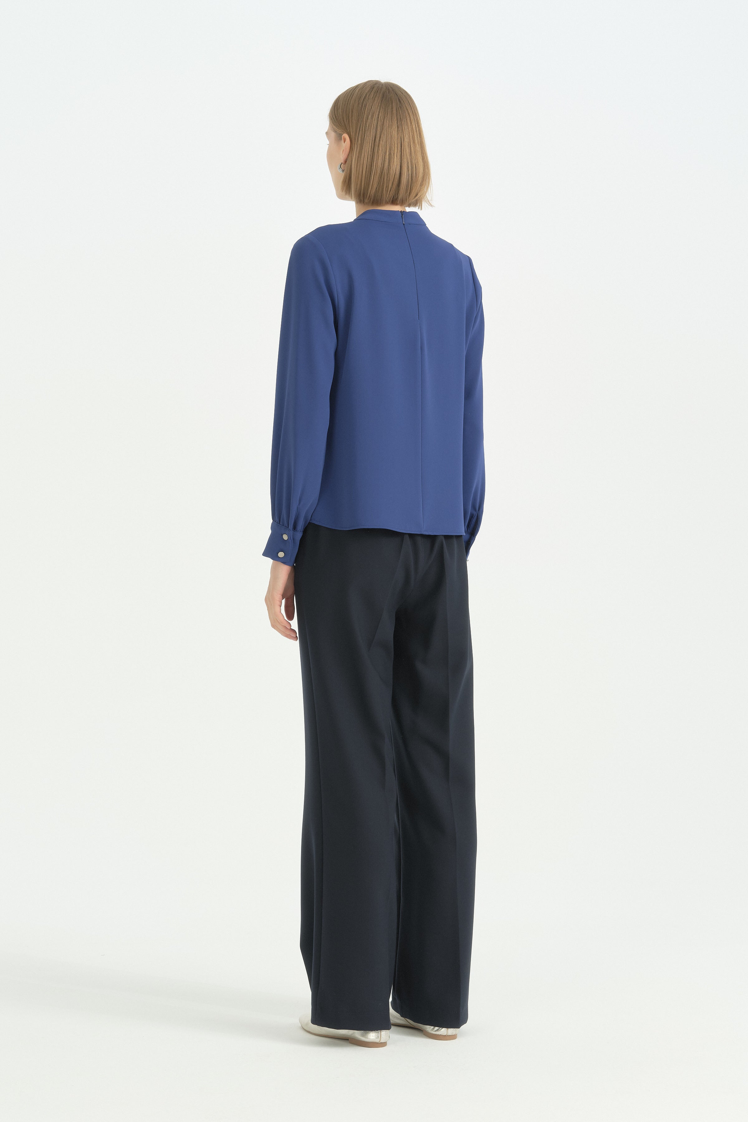 Metal Aksesuar Detaylı Şık Bluz - İndigo