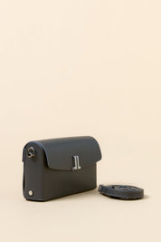 Metal Kapamalı Çapraz Askılı Çanta - Füme