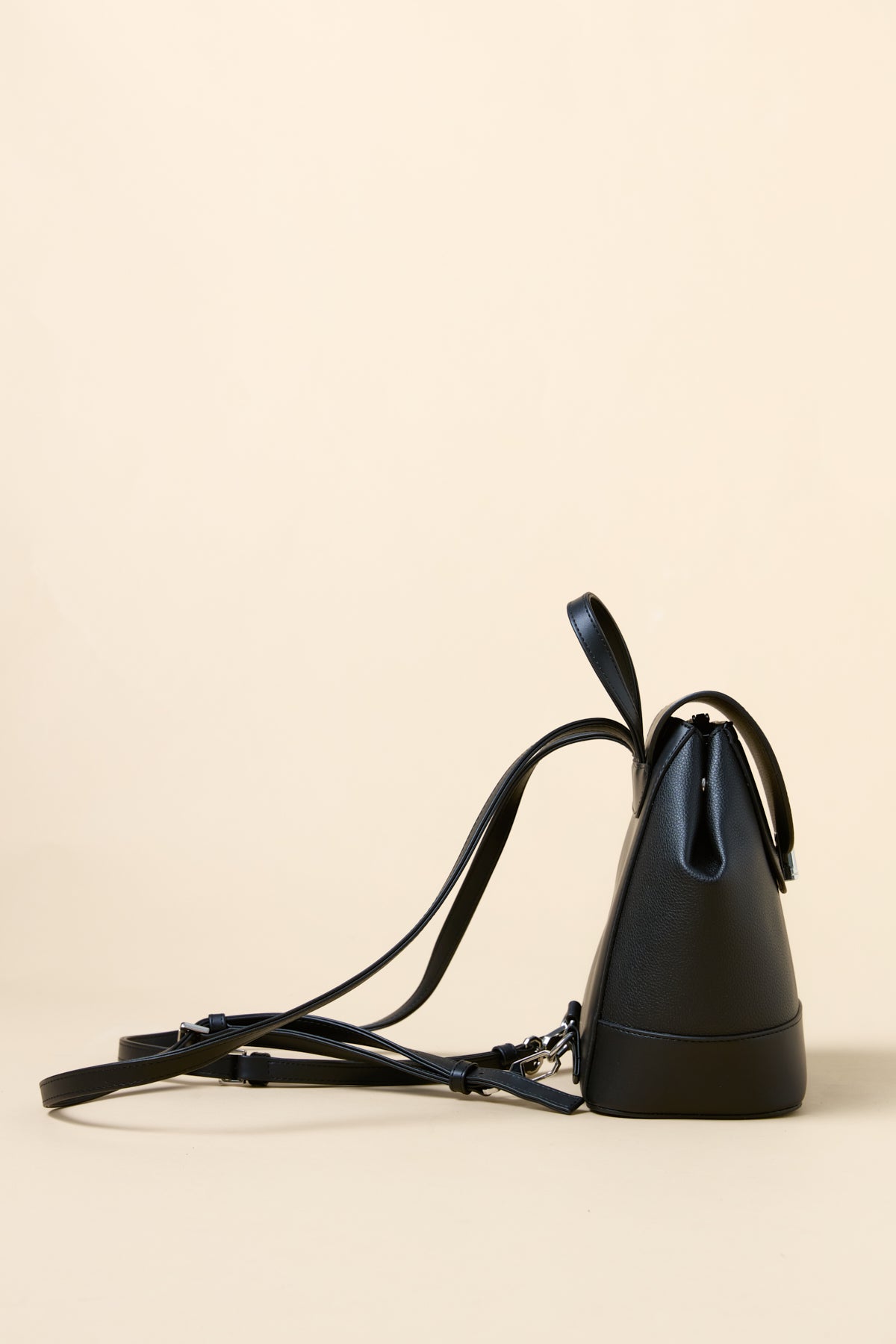 Backpack with Metal Closure - Black