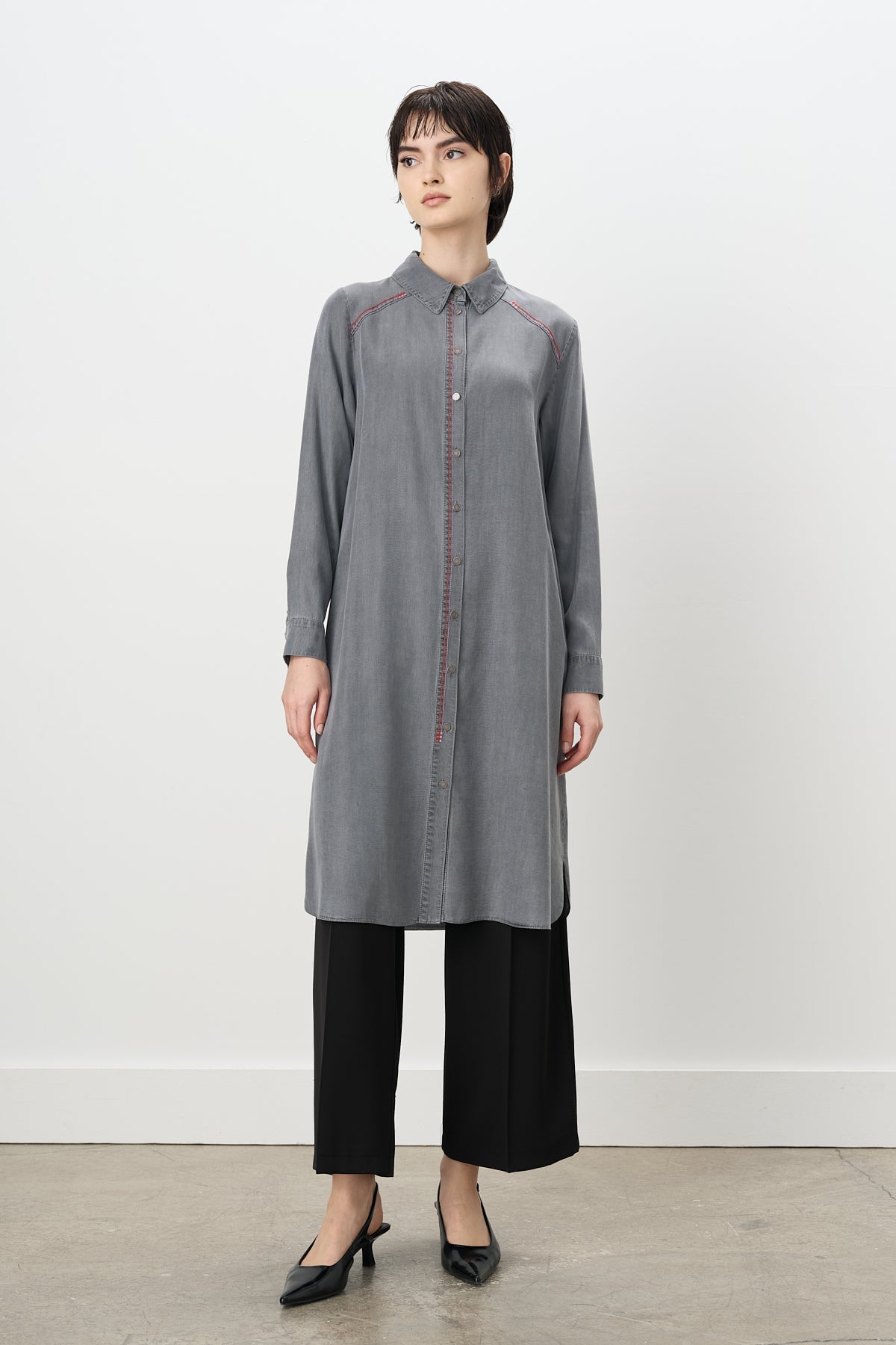 Nakış Detaylı Gömlek Yaka Tencel Tunik - Gri