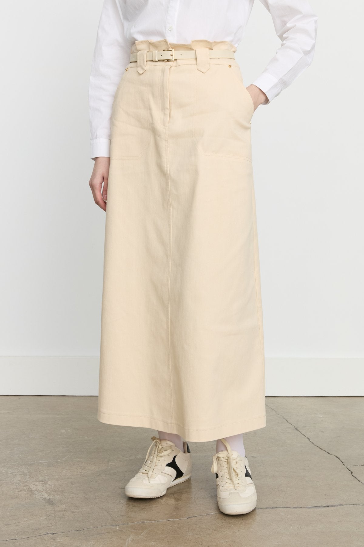 nakis-detayli-kemerli-kanvas-denim-etek-krem-244442.jpg