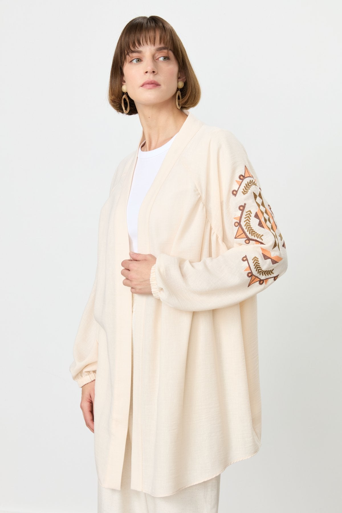 nakis-detayli-keten-kimono-bej-252548.jpg
