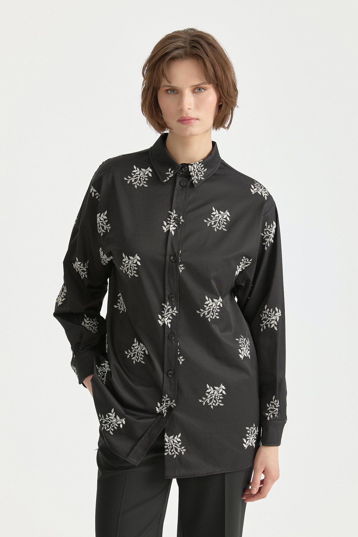 nakisli-gomlek-yaka-tunik-siyah-263575.jpg