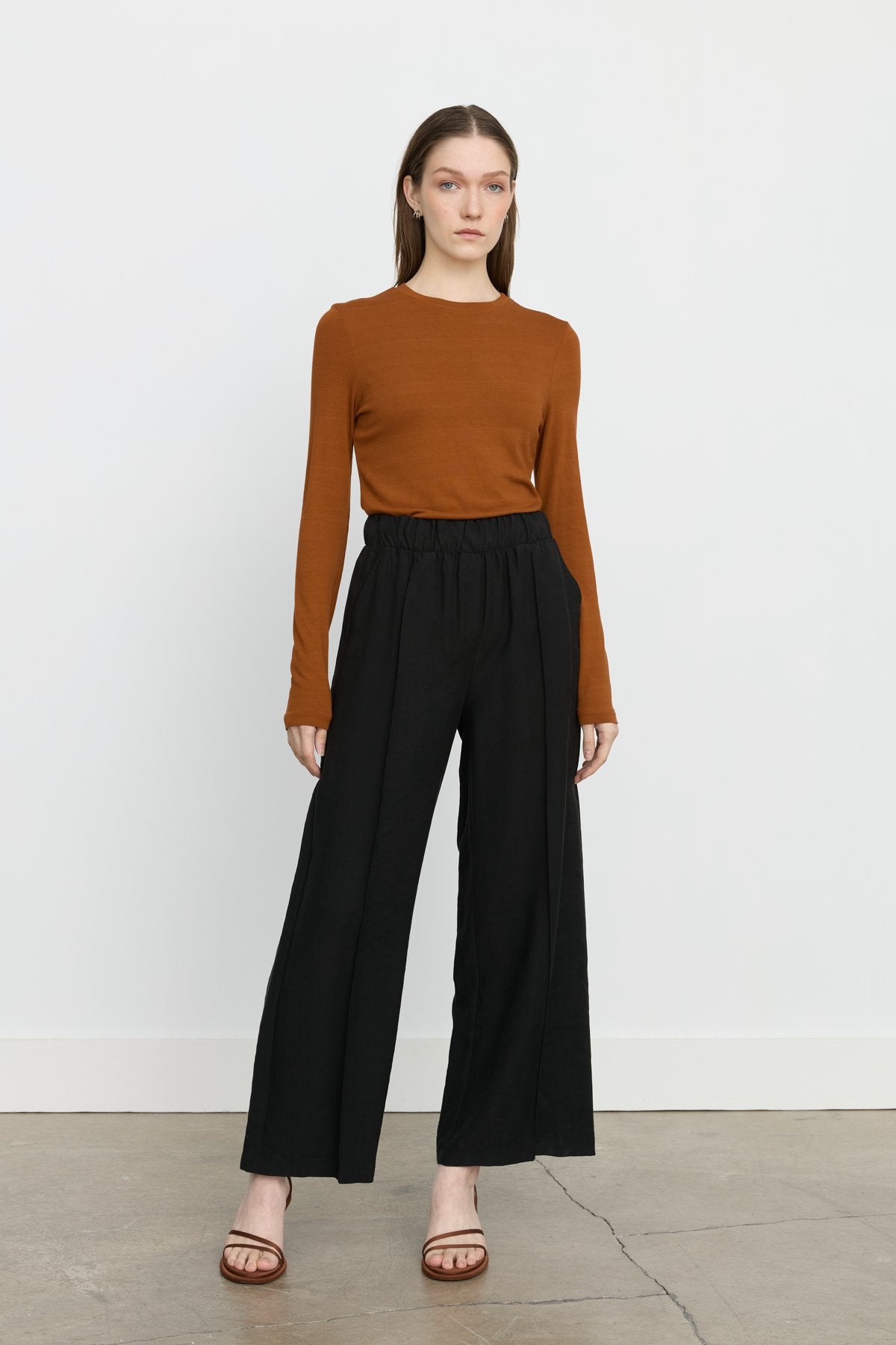 Nervür Detaylı Bol Paça Tencel Pantolon - Siyah