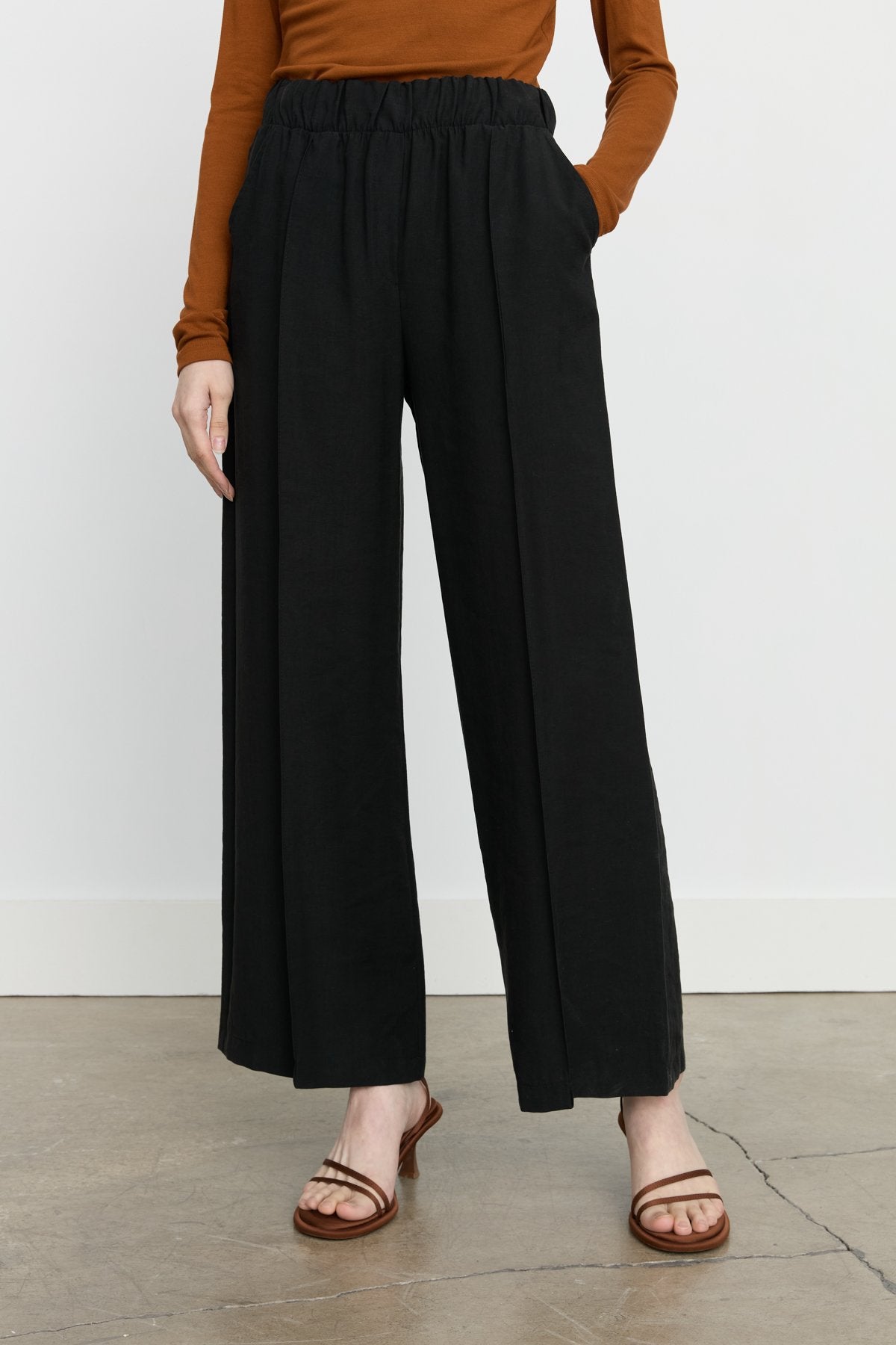 nervur-detayli-bol-paca-tencel-pantolon-siyah-244430.jpg