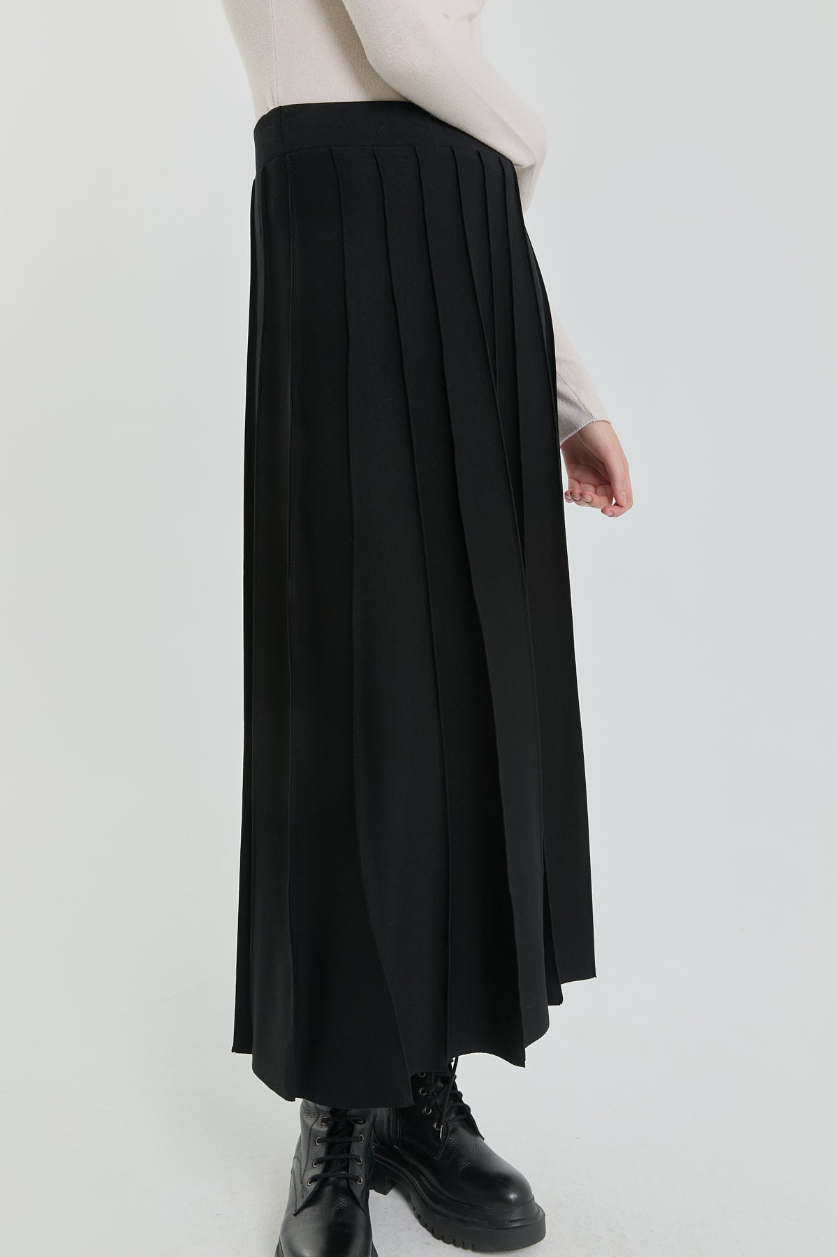Ribbed Knit Skirt - Black