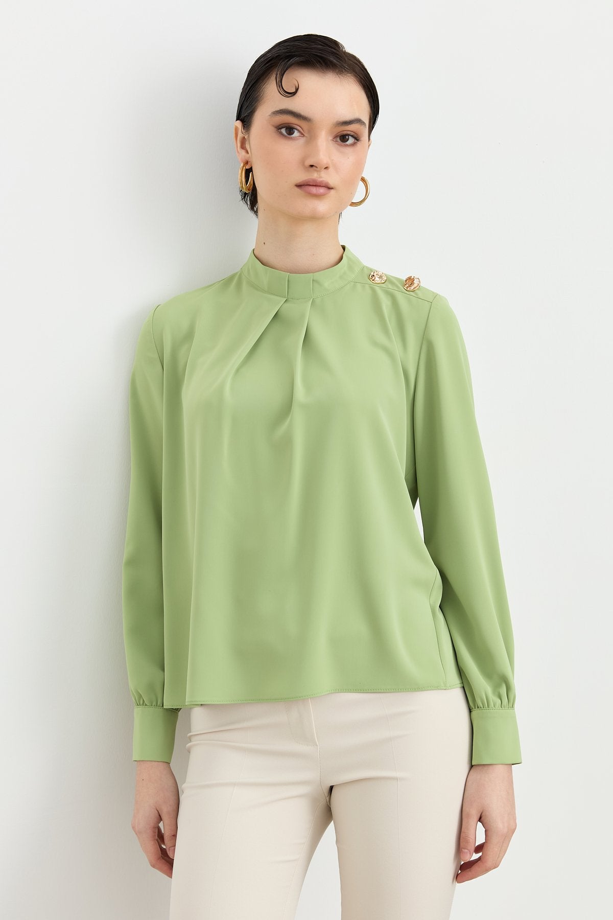 Elegant Blouse with Buttoned Shoulders - Pistachio Green