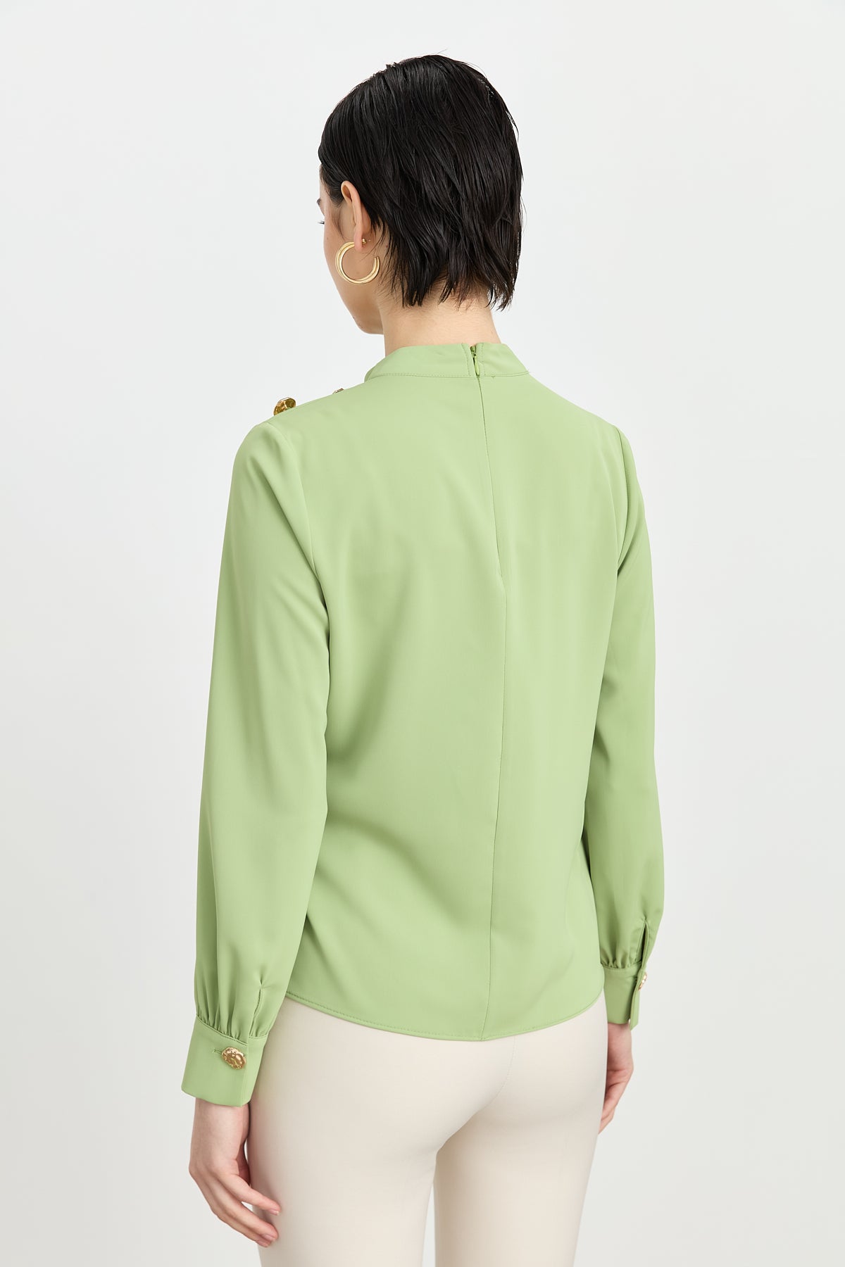 Elegant Blouse with Buttoned Shoulders - Pistachio Green