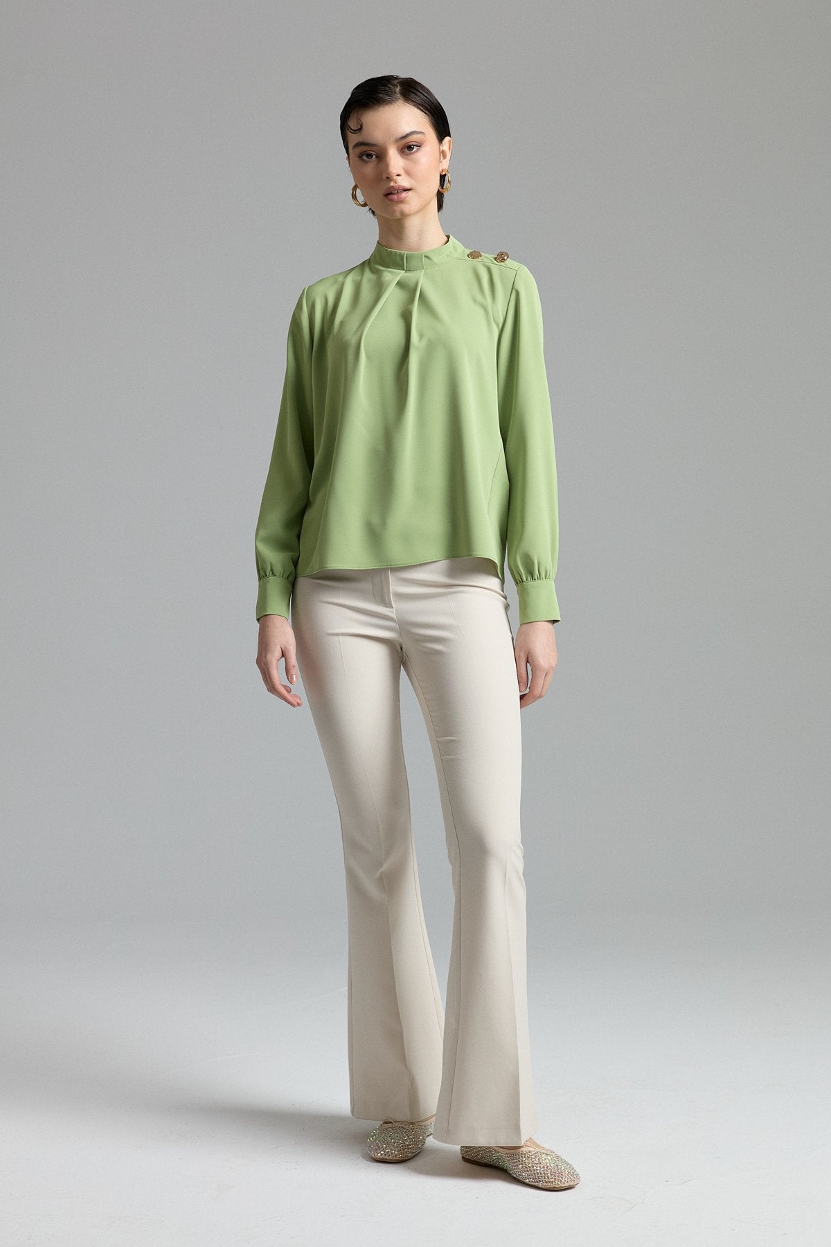 Elegant Blouse with Buttoned Shoulders - Pistachio Green