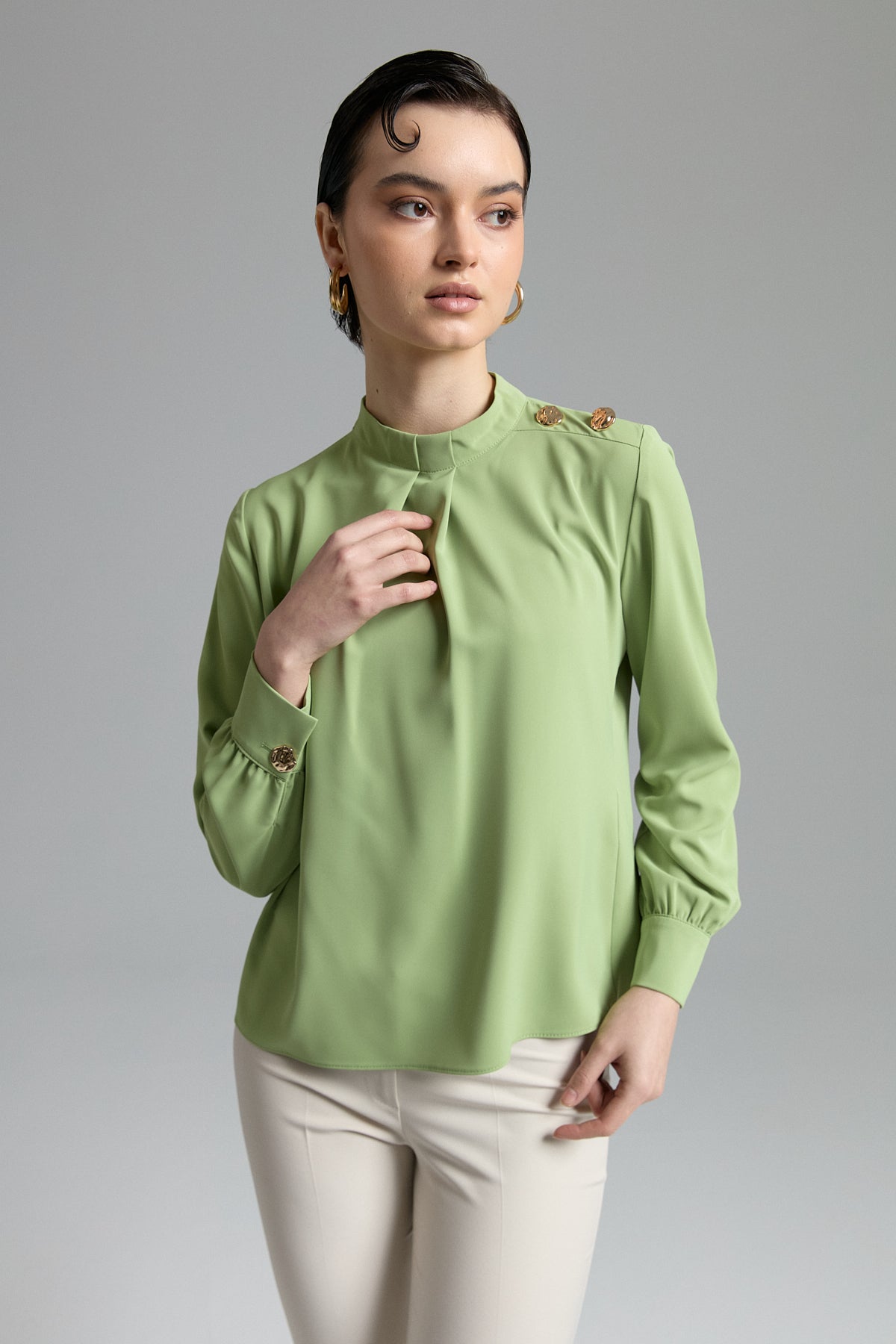 Elegant Blouse with Buttoned Shoulders - Pistachio Green