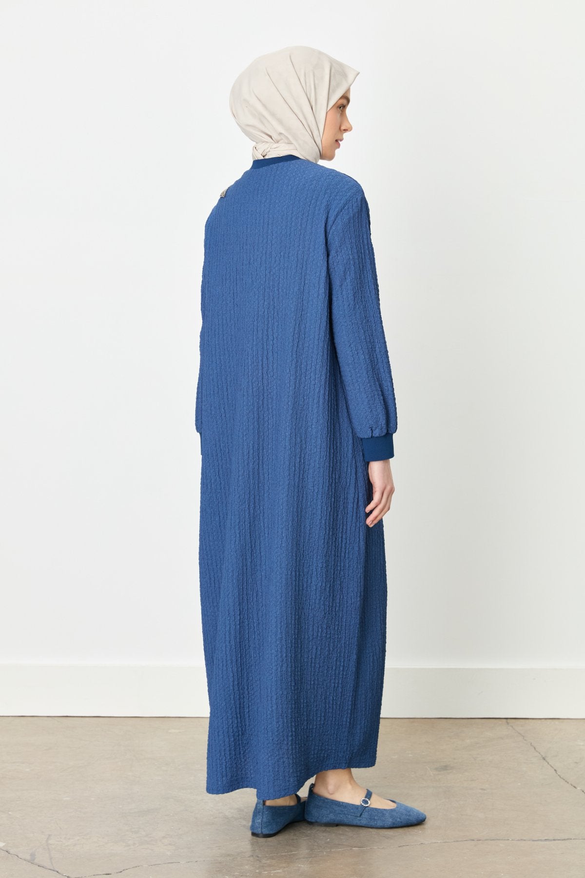 omzu-islemeli-orme-elbise-indigo-248639.jpg