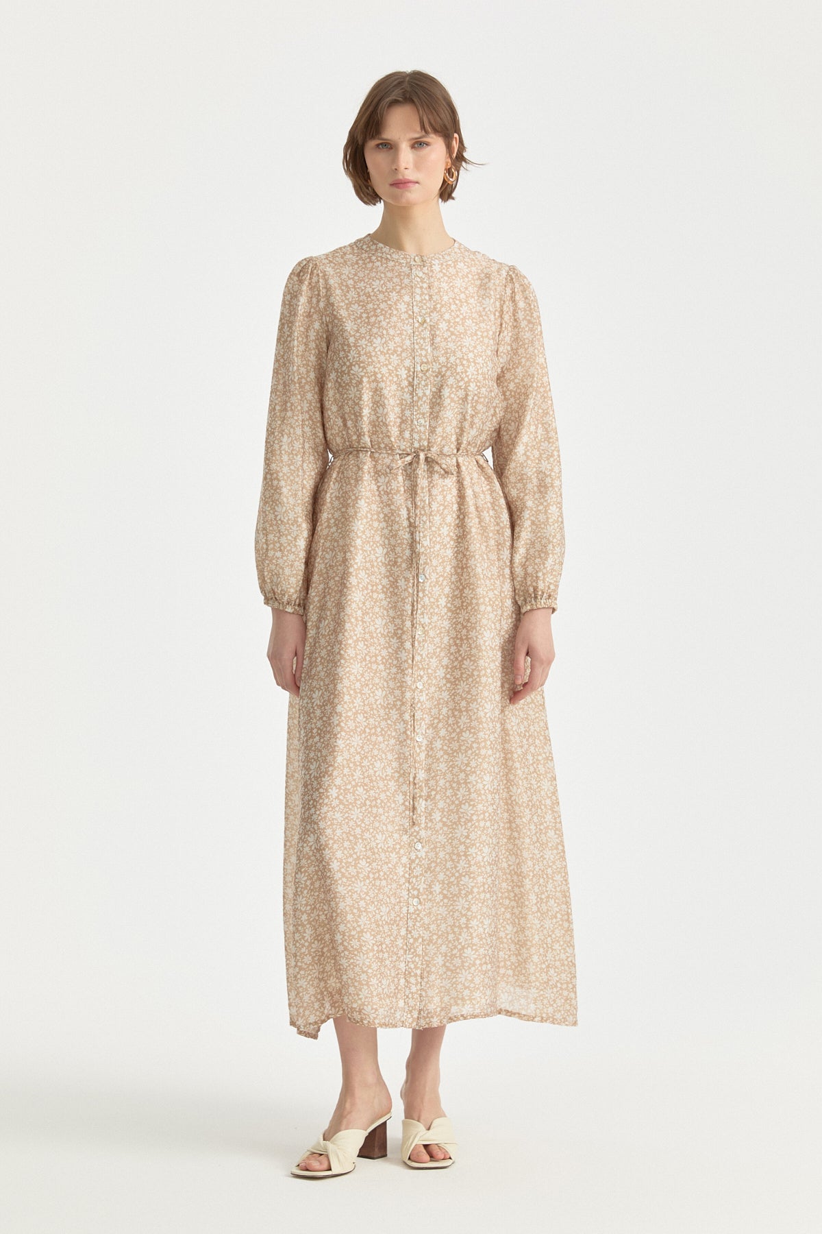 onden-dugmeli-minik-cicek-desenli-lyocell-elbise-camel-262633.jpg